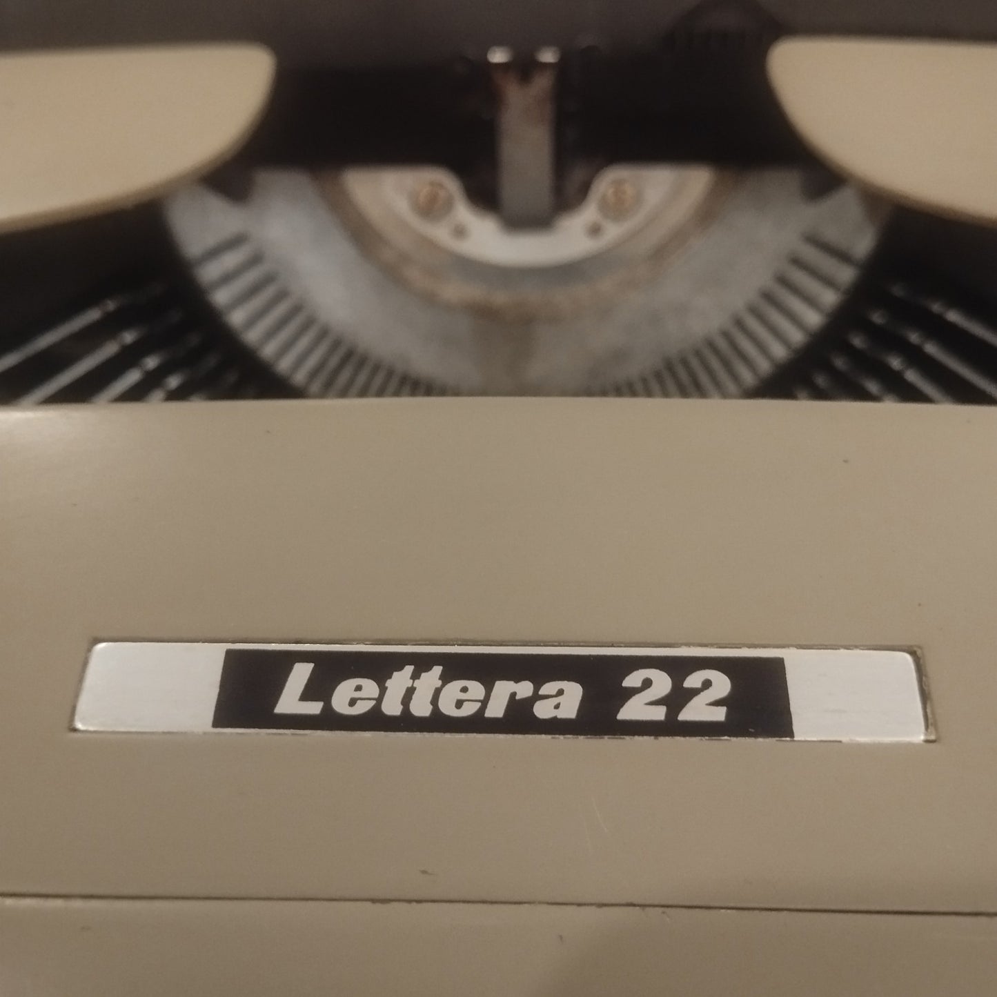 Image of Olivetti Lettera 22 Typewriter. Available from universaltypewritercompany.in