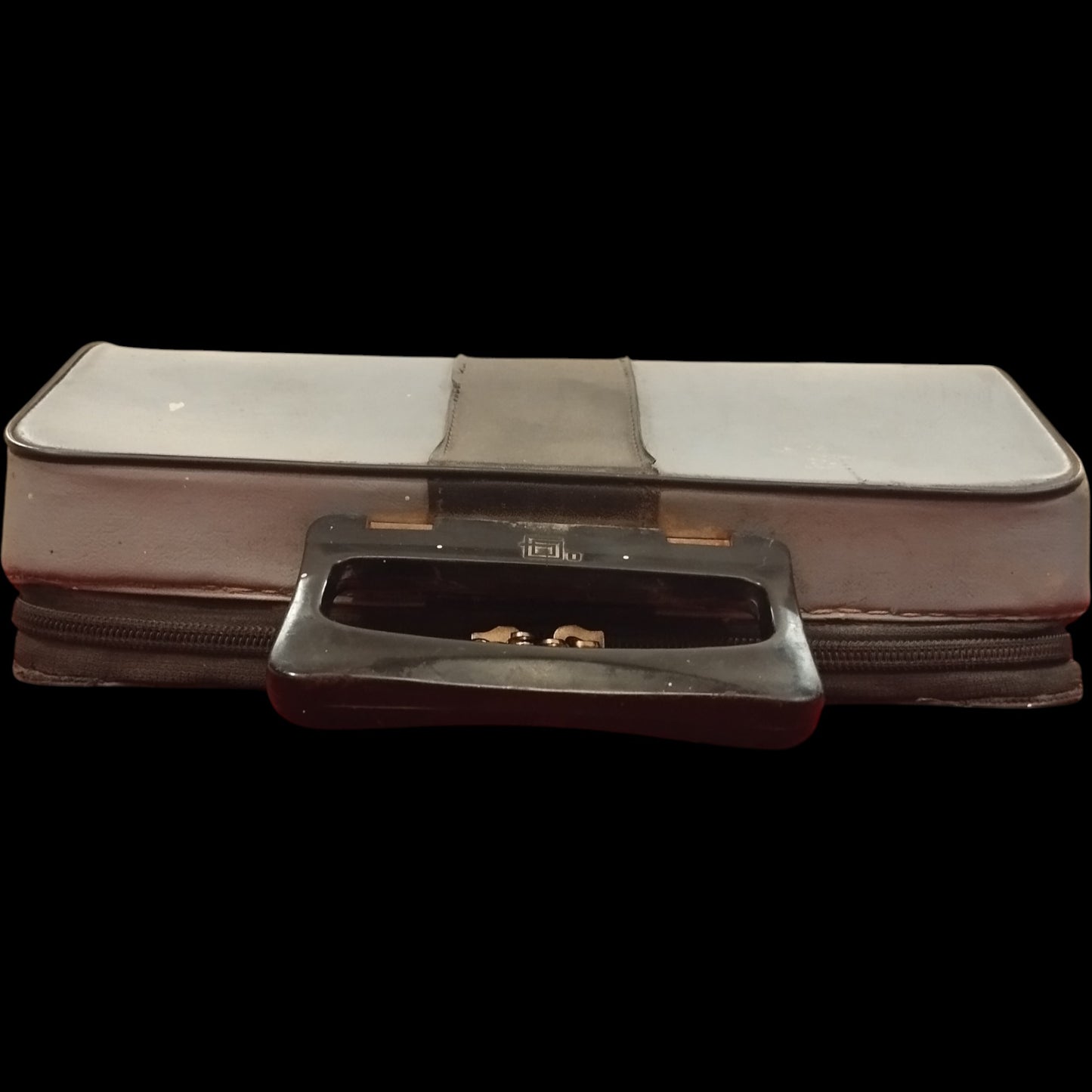Image of Olivetti Lettera 32 Typewriter. Available from universaltypewritercompany.in