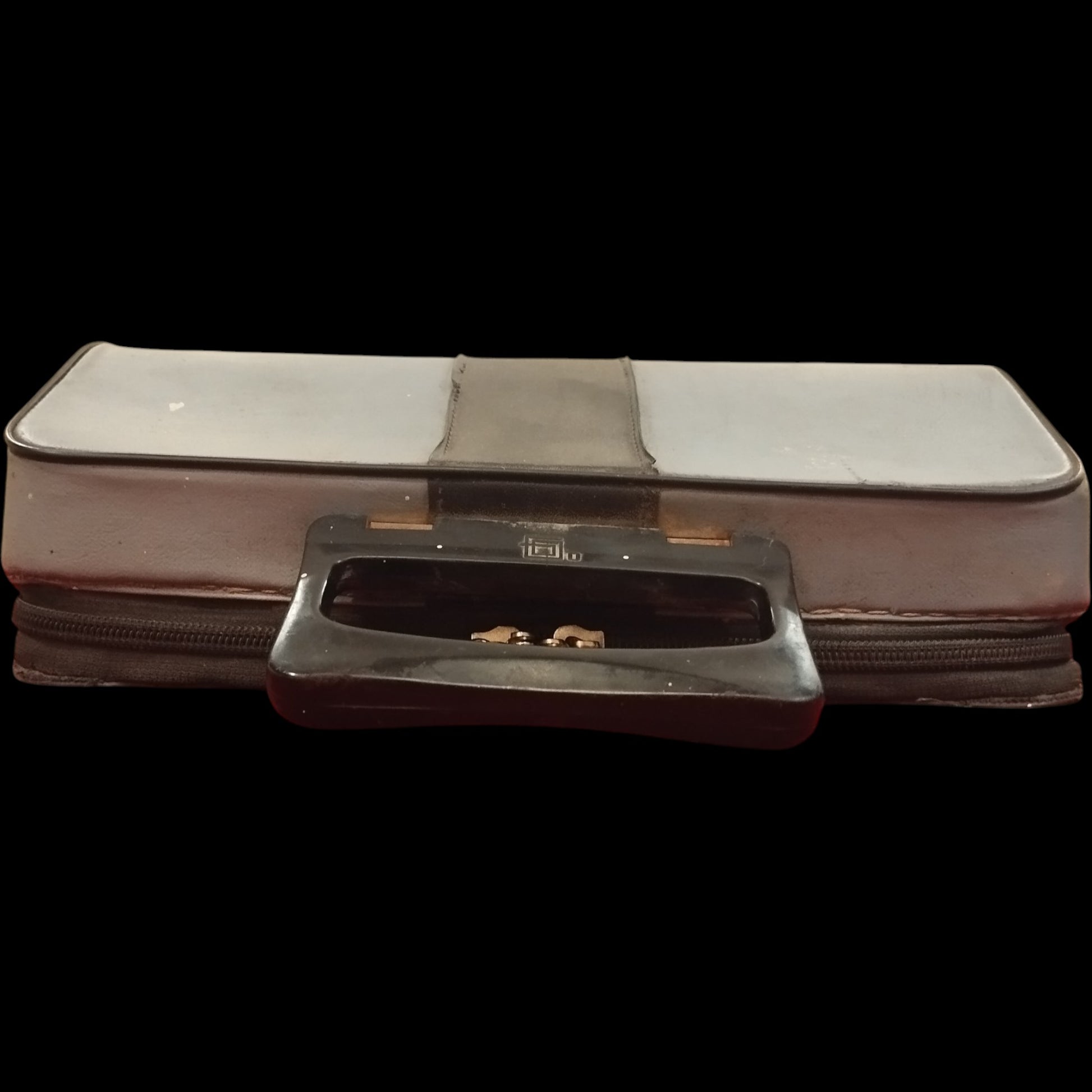 Image of Olivetti Lettera 32 Typewriter. Available from universaltypewritercompany.in