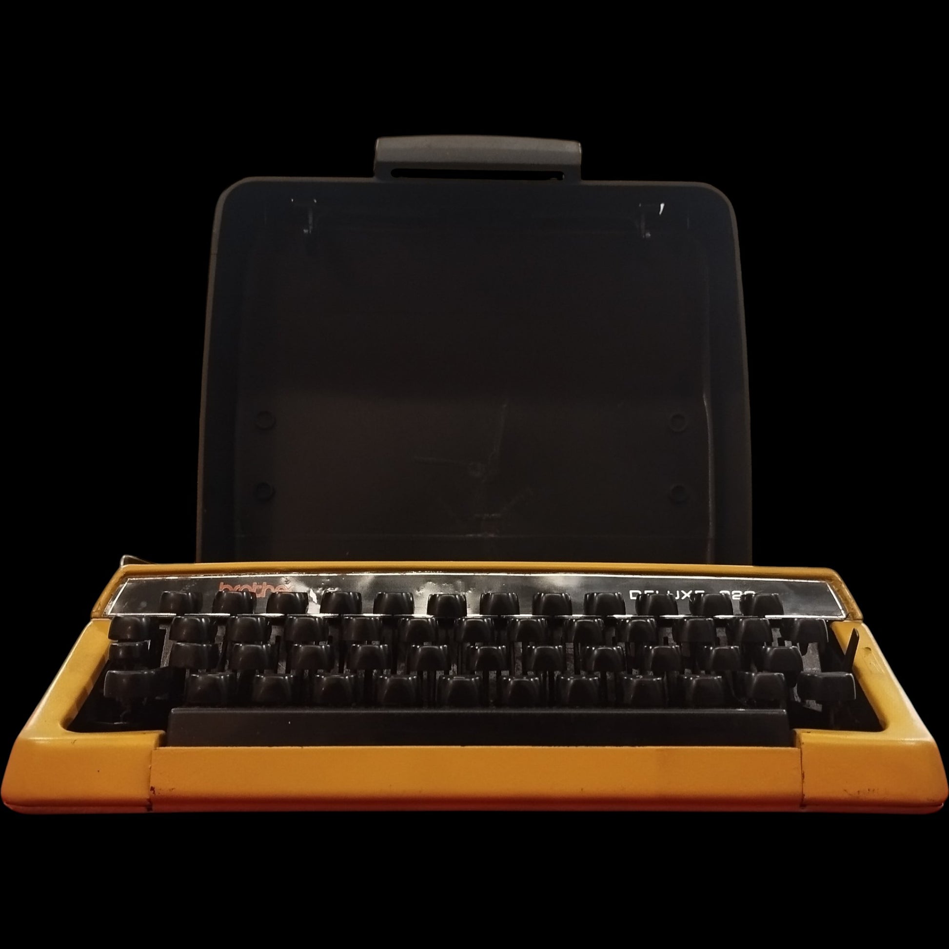 Image of Brother Deluxe 220 Typewriter. Available from universaltypewritercompany.in