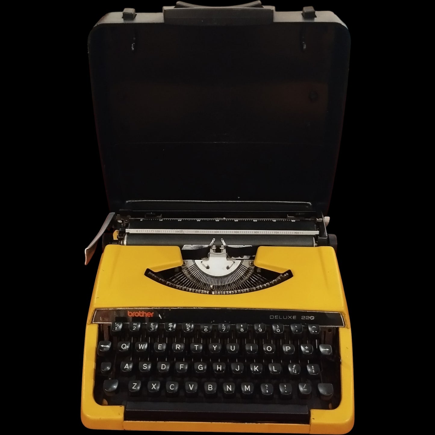 Image of Brother Deluxe 220 Typewriter. Available from universaltypewritercompany.in