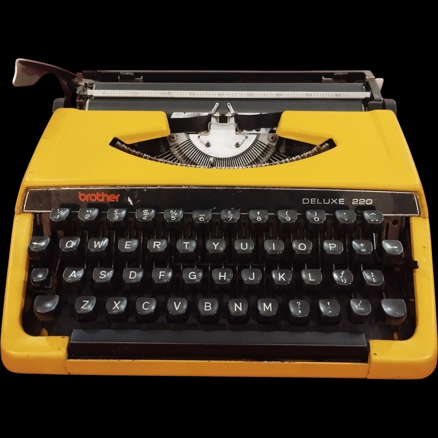 Image of Brother Deluxe 220 Typewriter. Available from universaltypewritercompany.in