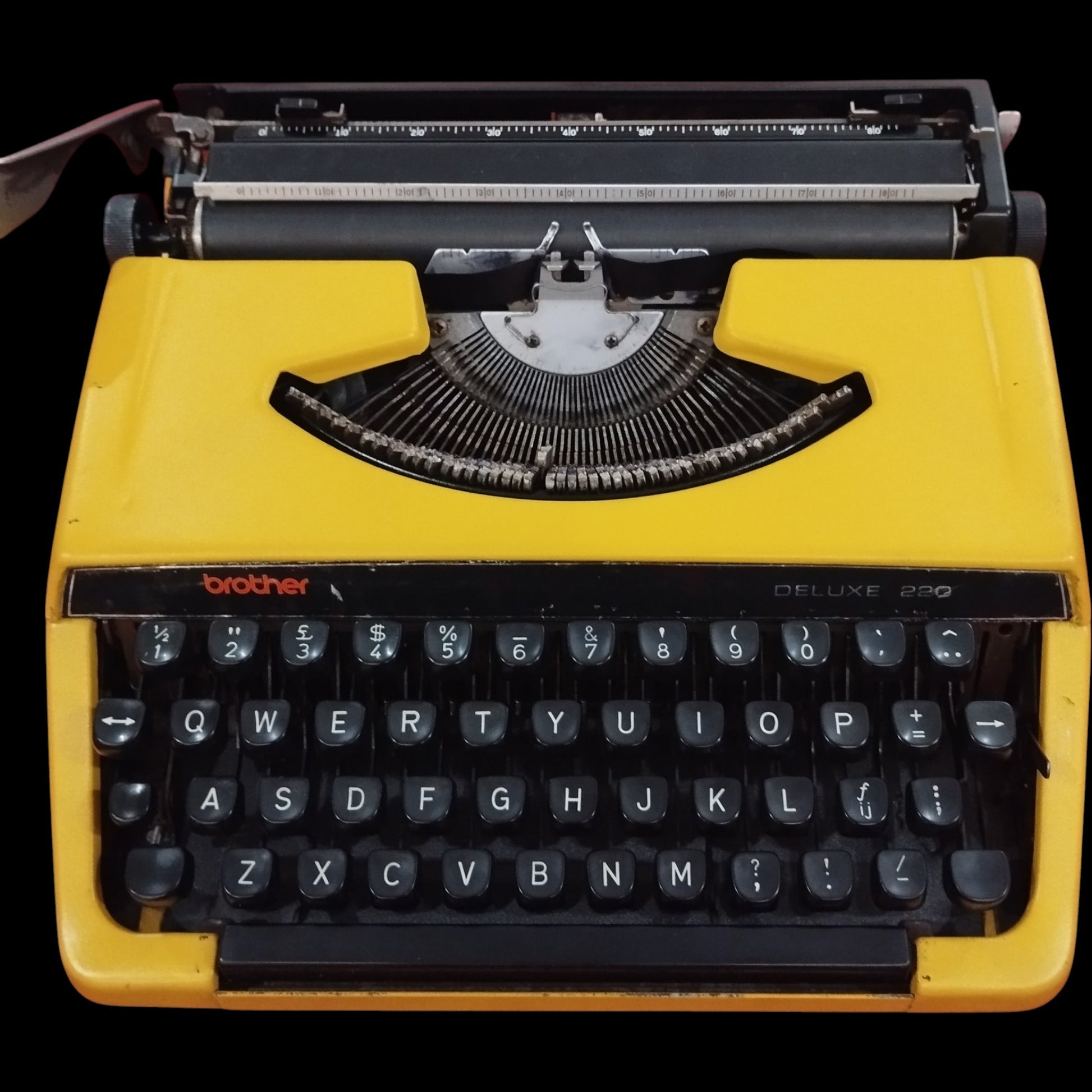 Image of Brother Deluxe 220 Typewriter. Available from universaltypewritercompany.in