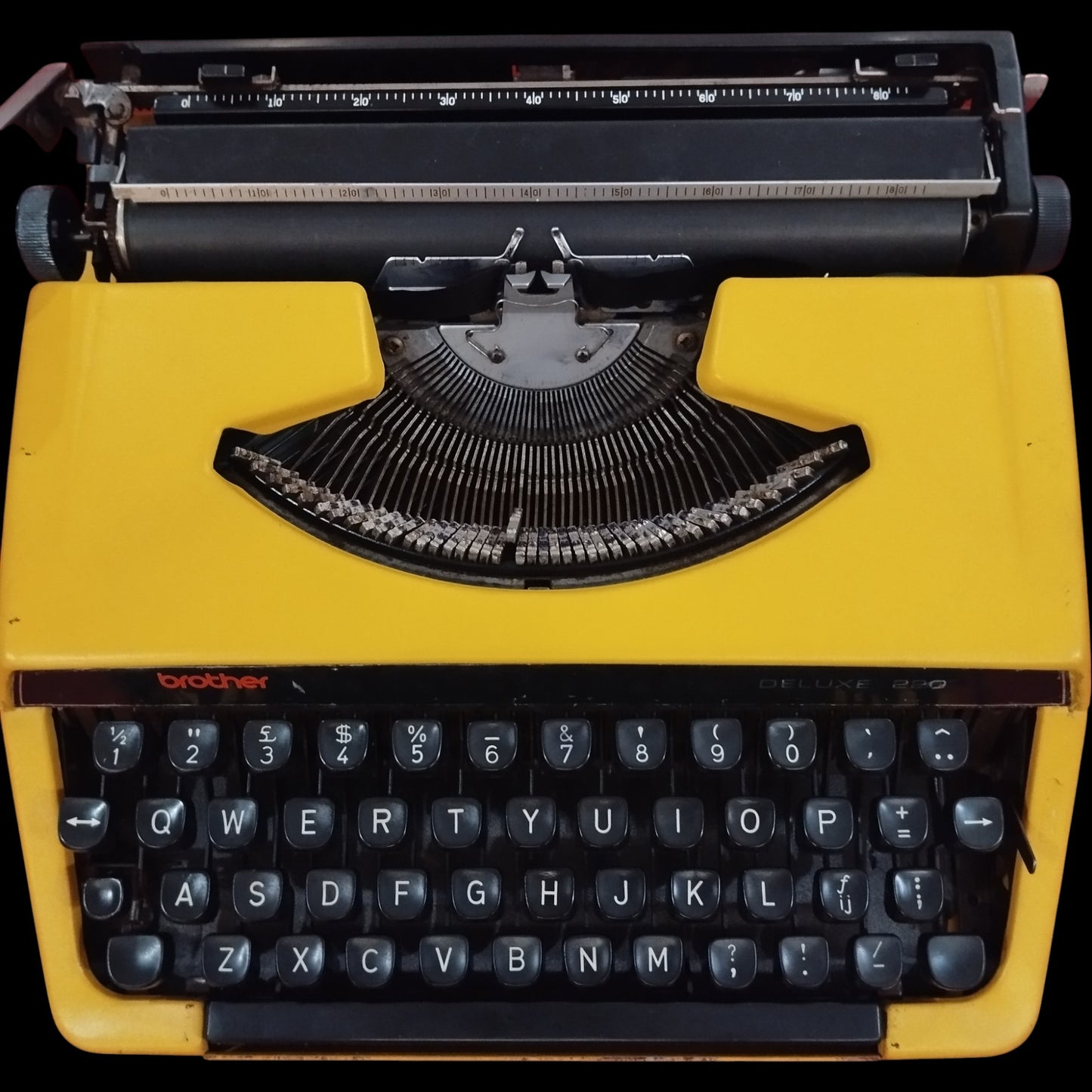 Image of Brother Deluxe 220 Typewriter. Available from universaltypewritercompany.in