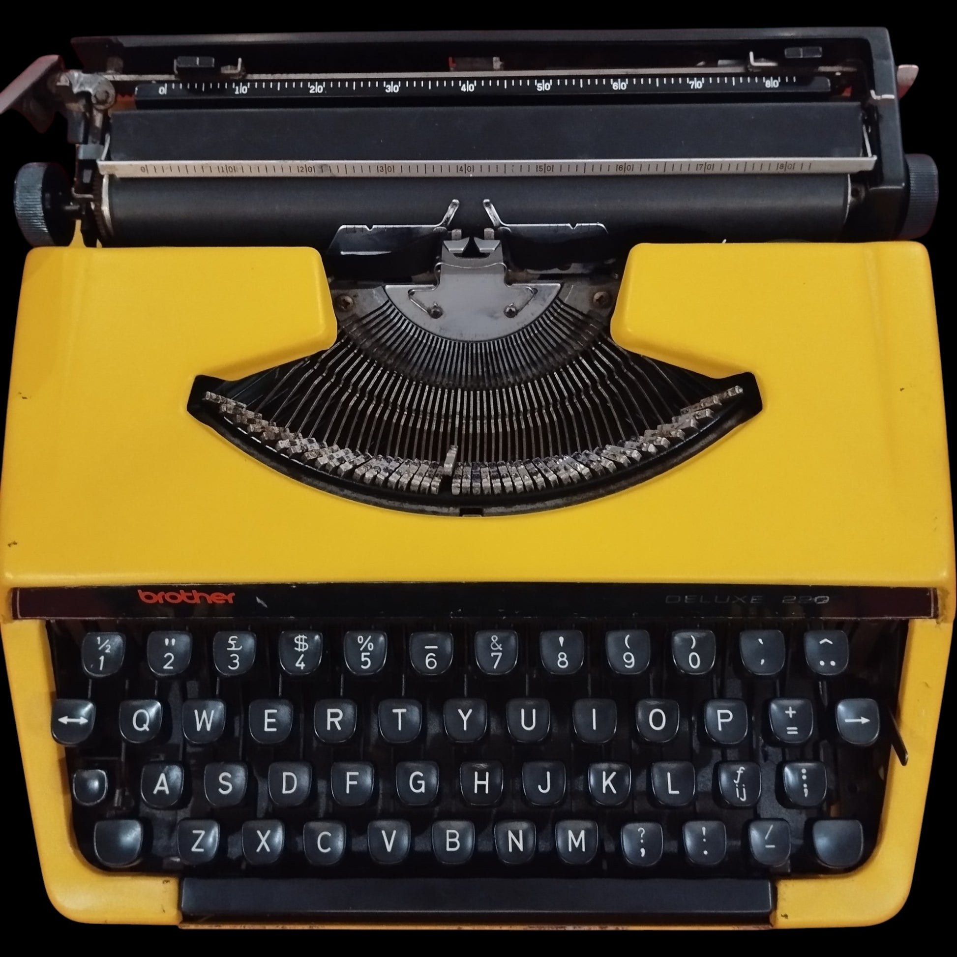 Image of Brother Deluxe 220 Typewriter. Available from universaltypewritercompany.in