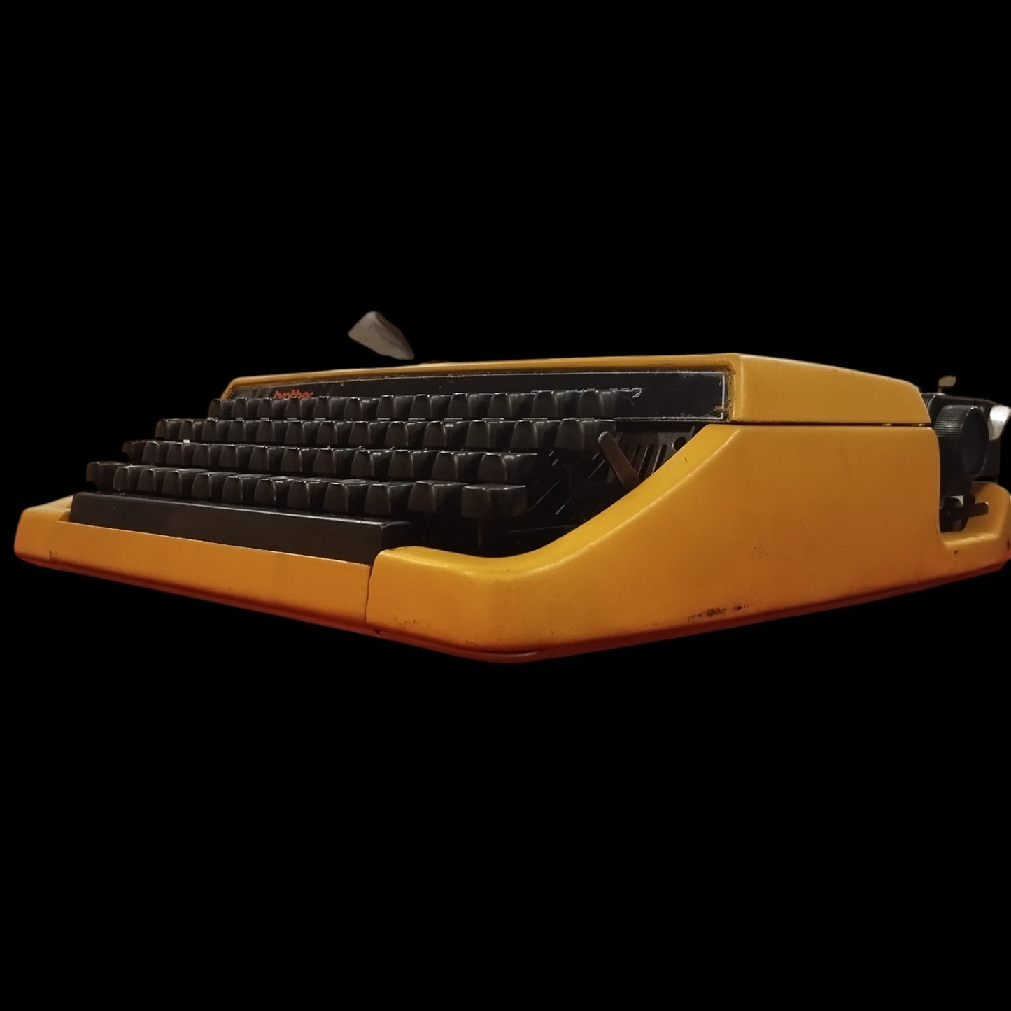 Image of Brother Deluxe 220 Typewriter. Available from universaltypewritercompany.in
