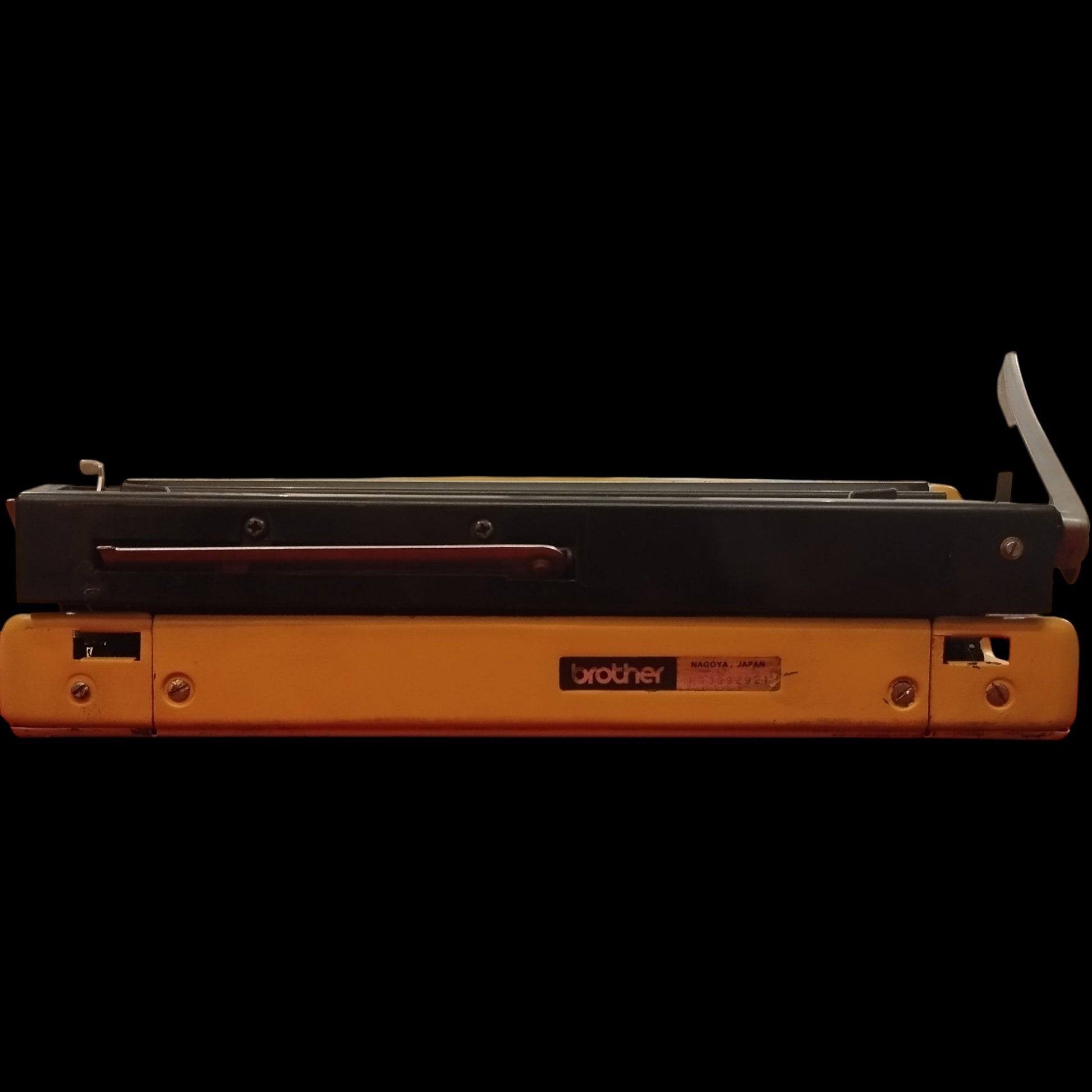 Image of Brother Deluxe 220 Typewriter. Available from universaltypewritercompany.in