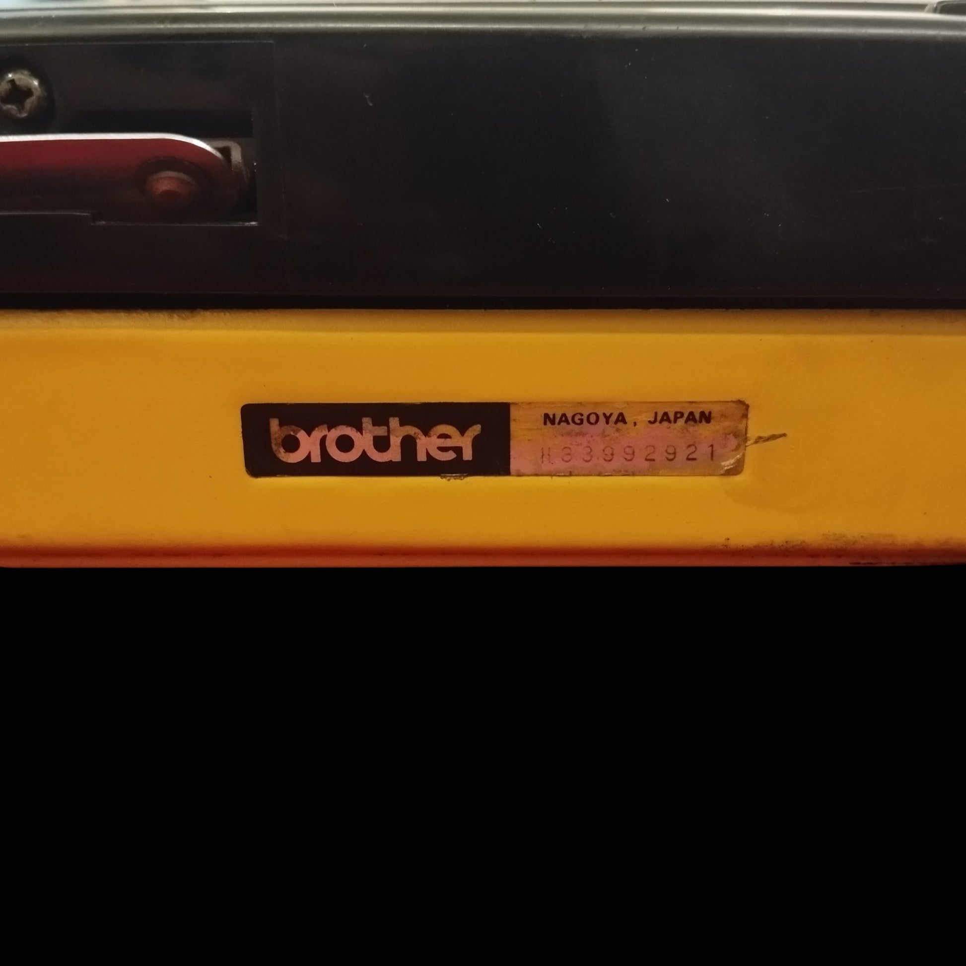 Image of Brother Deluxe 220 Typewriter. Available from universaltypewritercompany.in