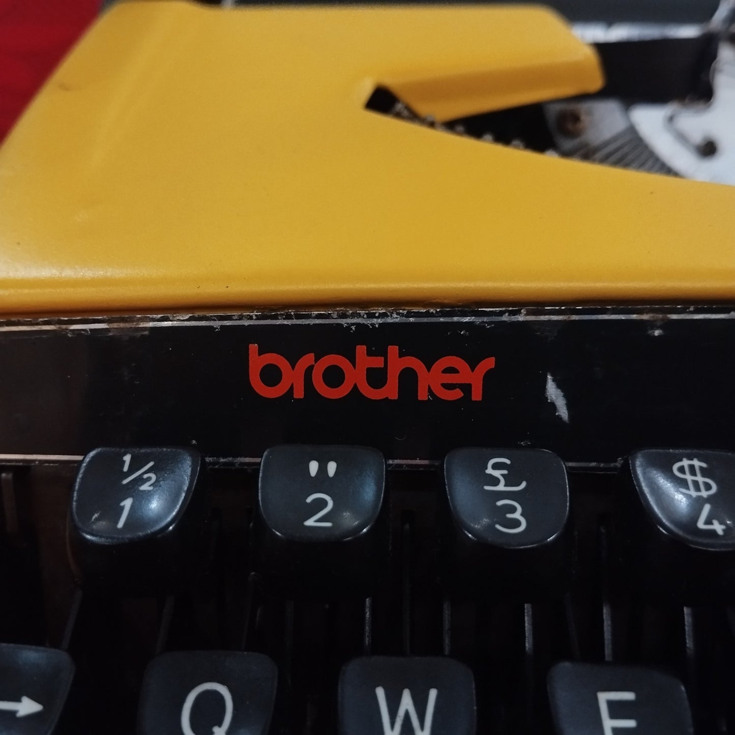 Image of Brother Deluxe 220 Typewriter. Available from universaltypewritercompany.in