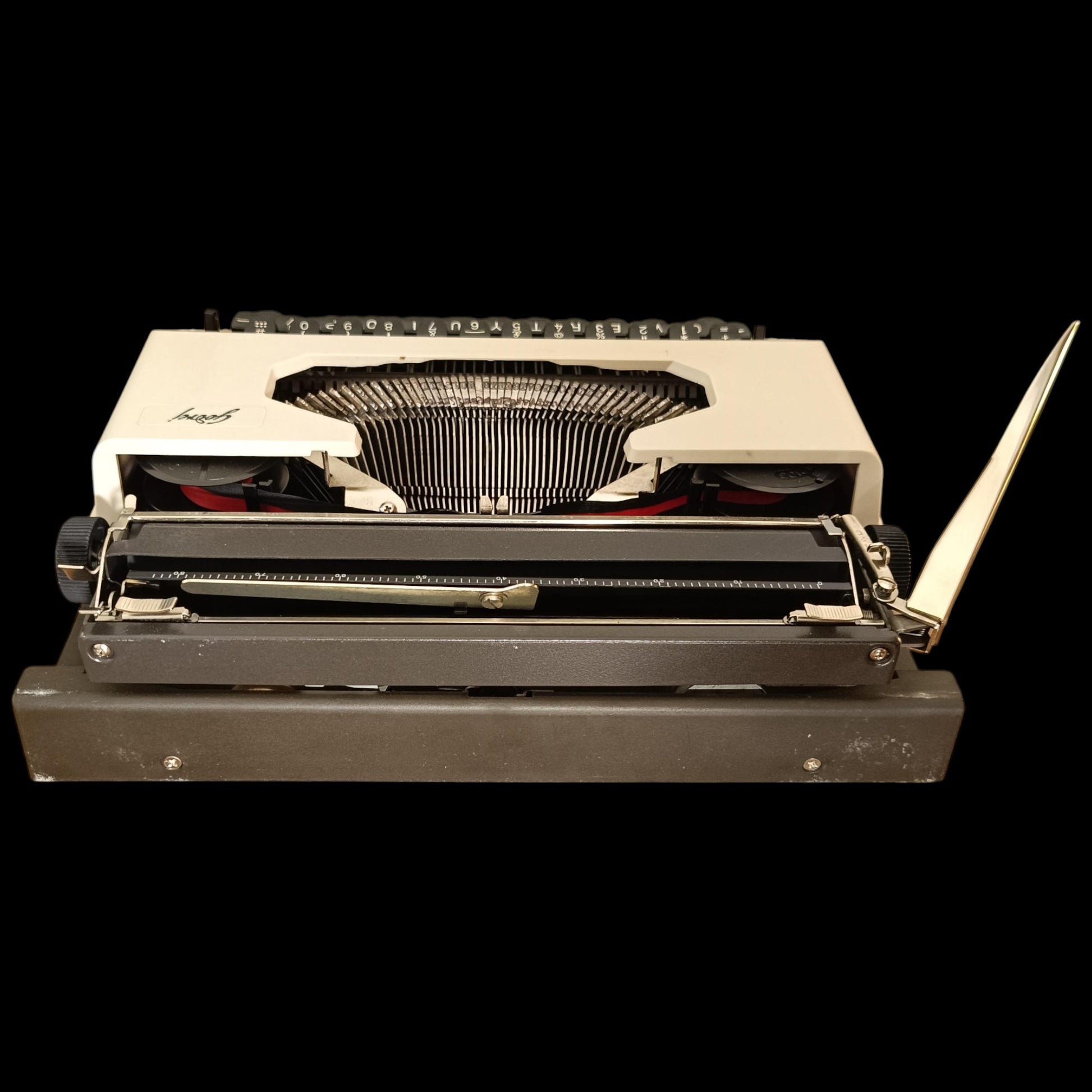 Image of Godrej Prima Traveller Typewriter.
Available from universaltypewritercompany.in