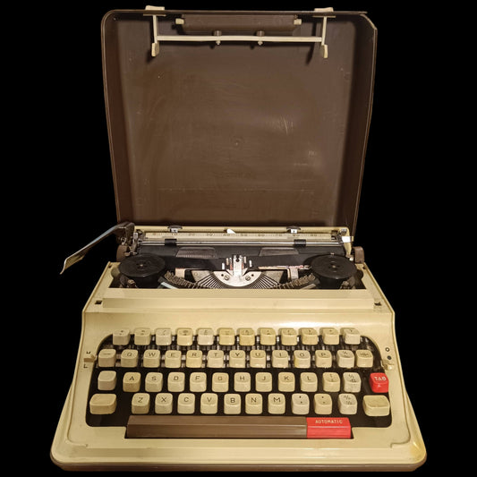 Image of Royal Portable Typewriter. Available from universaltypewritercompany.in