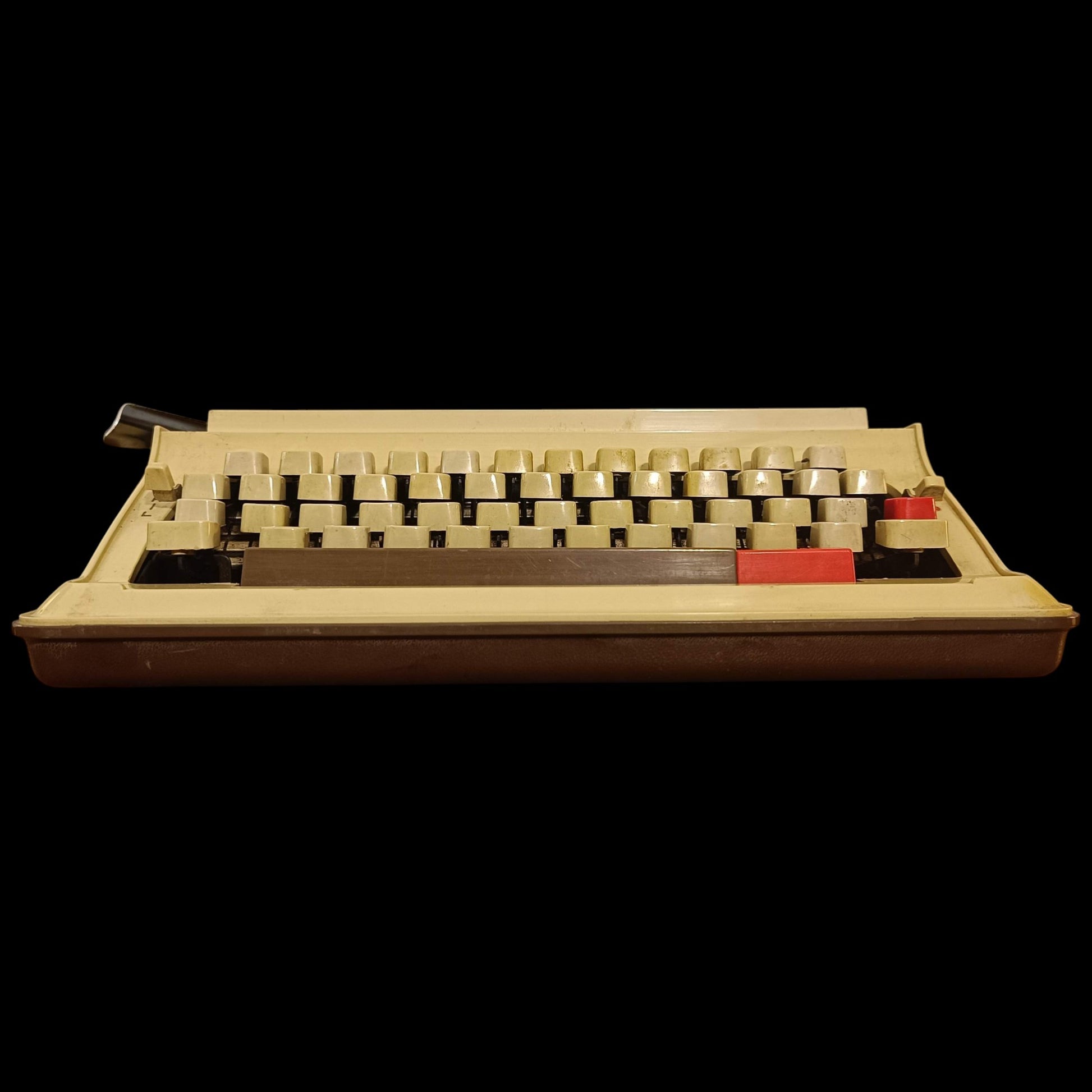 Image of Royal Portable Typewriter. Available from universaltypewritercompany.in
