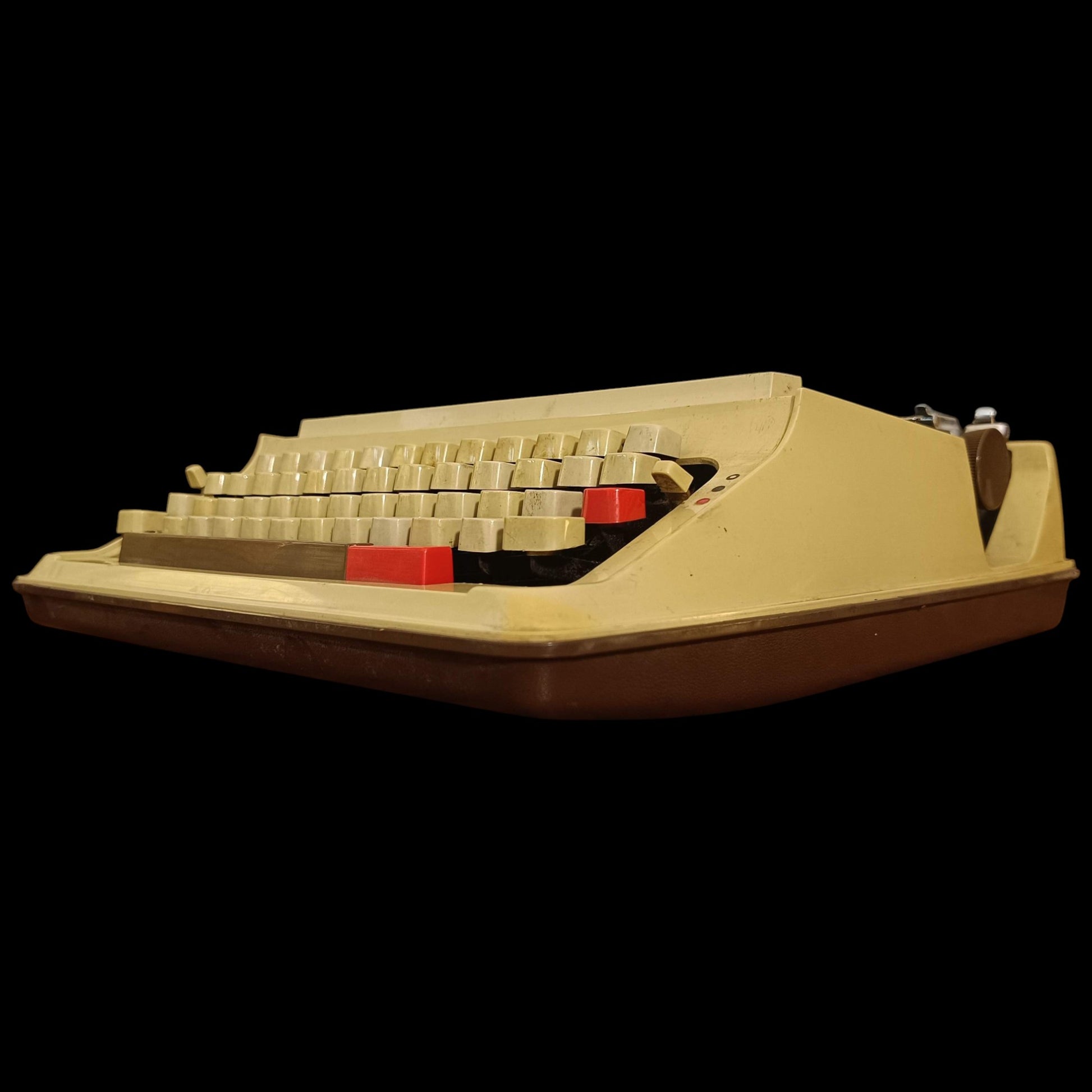 Image of Royal Portable Typewriter. Available from universaltypewritercompany.in