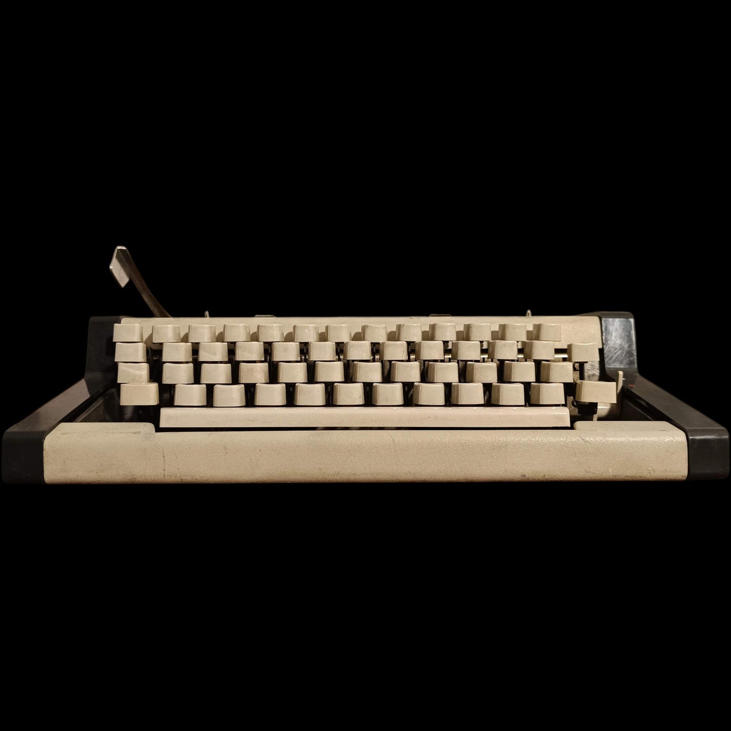 Image of Olympia Traveller de Luxe S Typewriter.
Available from universaltypewritercompany.in