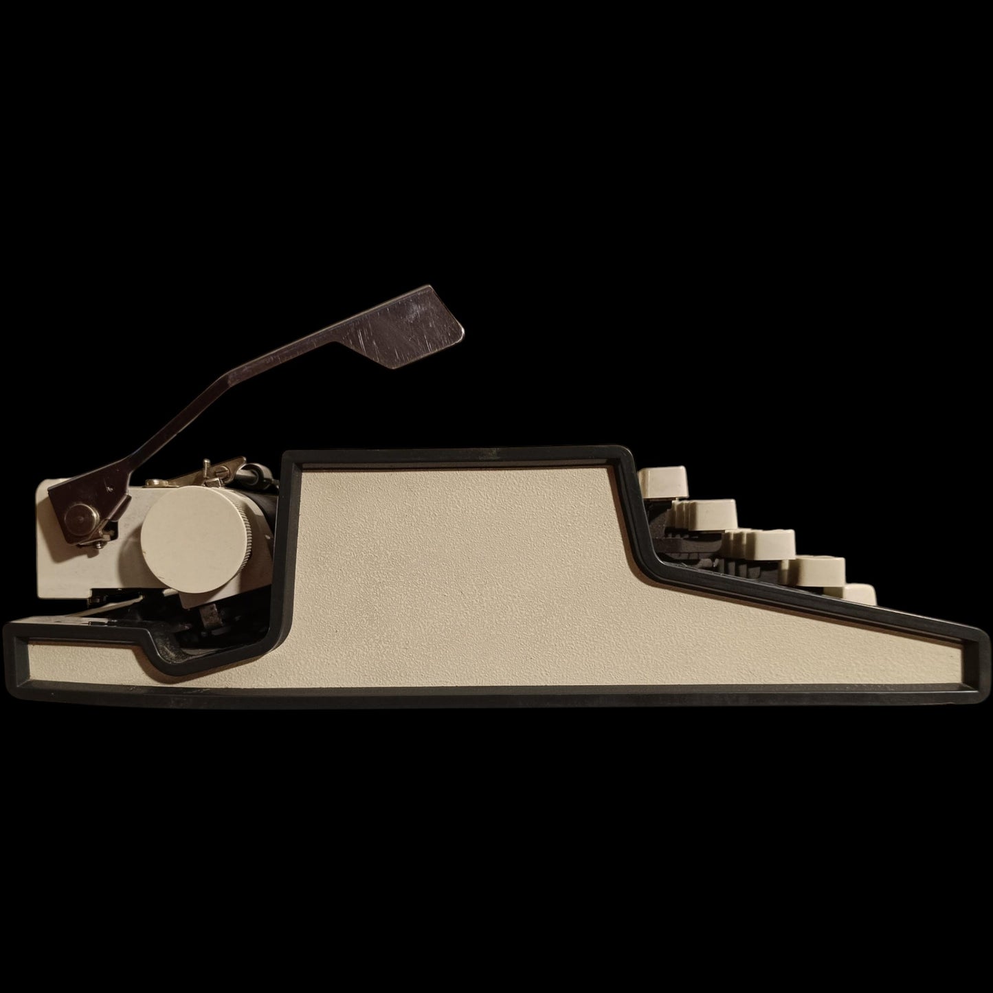 Image of Olympia Traveller de Luxe S Typewriter.
Available from universaltypewritercompany.in