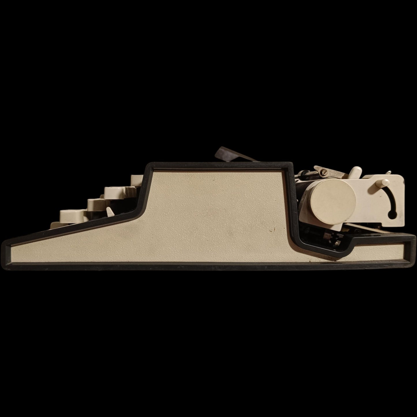 Image of Olympia Traveller de Luxe S Typewriter.
Available from universaltypewritercompany.in