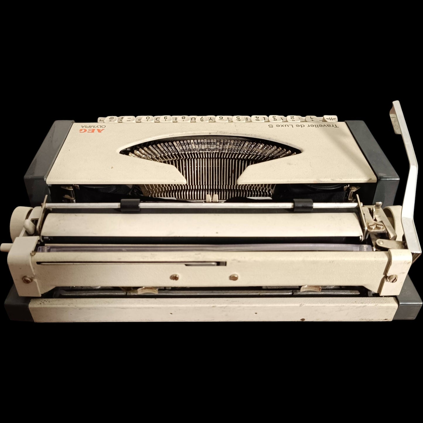 Image of Olympia Traveller de Luxe S Typewriter.
Available from universaltypewritercompany.in