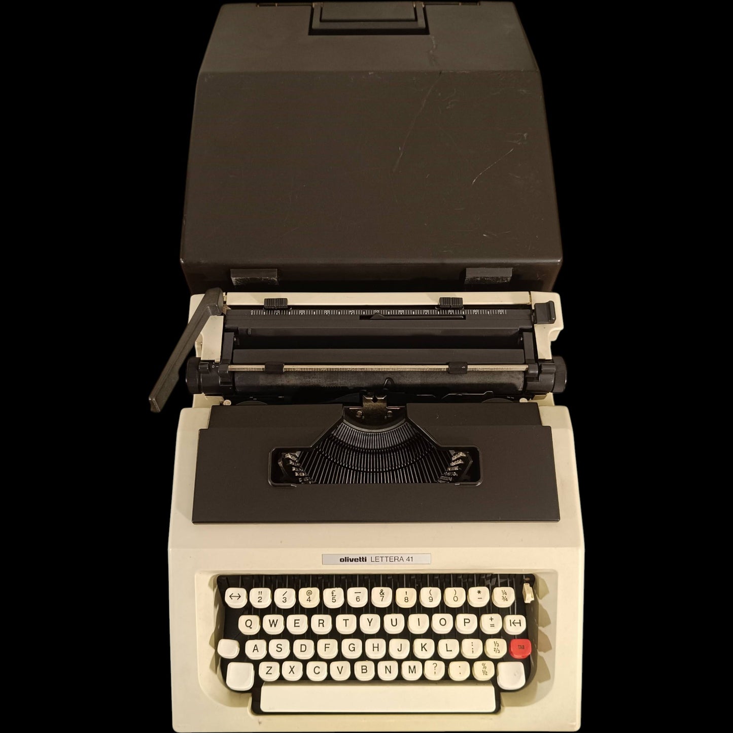 Image of Olivetti Lettera 41 Typewriter.
Available from universaltypewritercompany.in