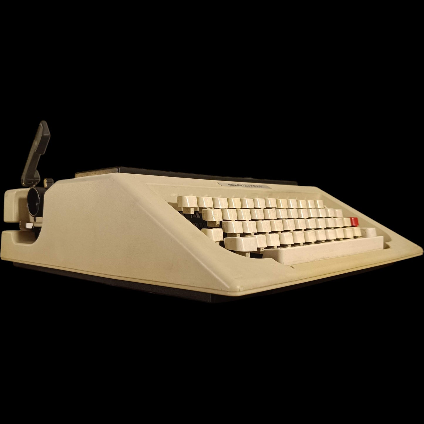 Image of Olivetti Lettera 41 Typewriter.
Available from universaltypewritercompany.in