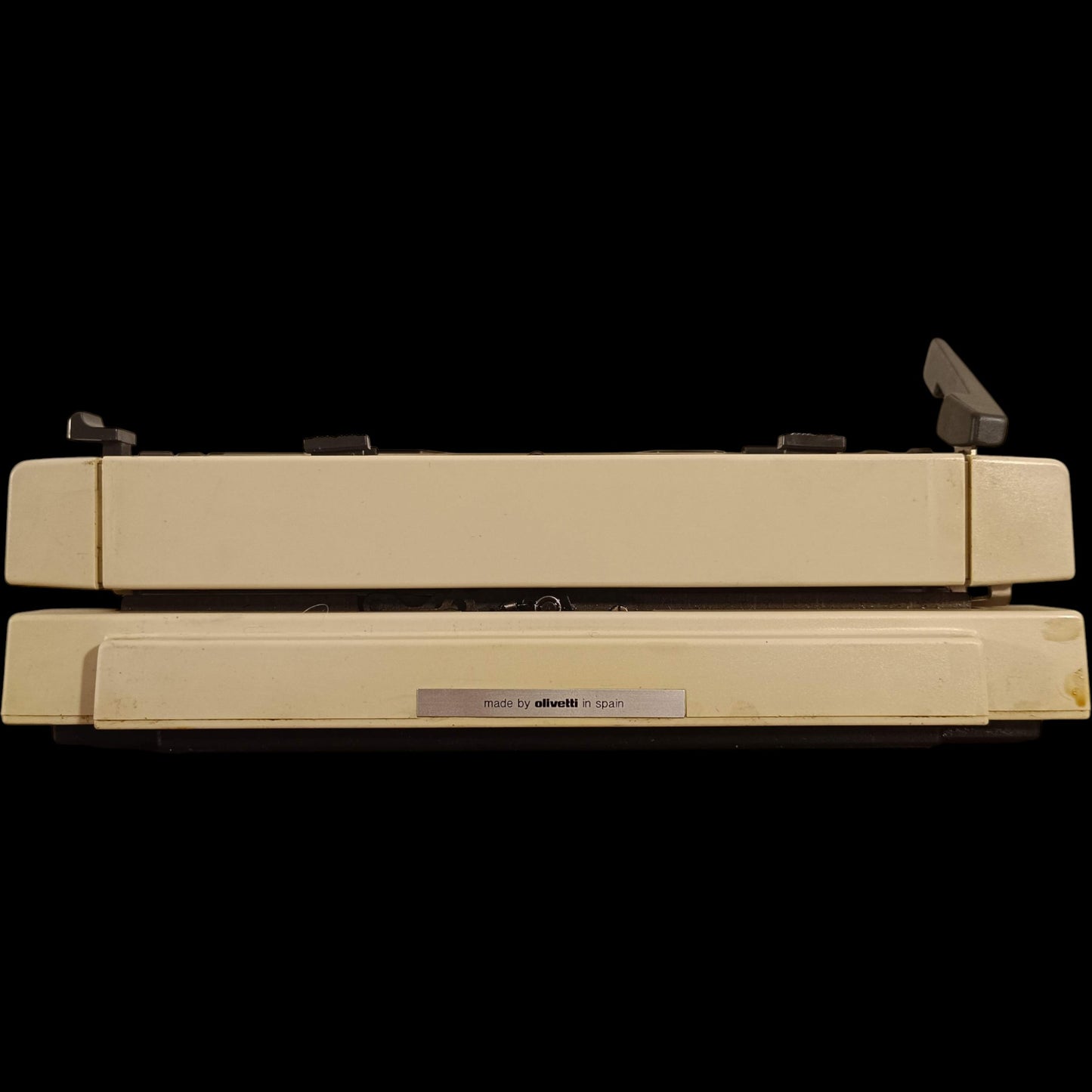 Image of Olivetti Lettera 41 Typewriter.
Available from universaltypewritercompany.in