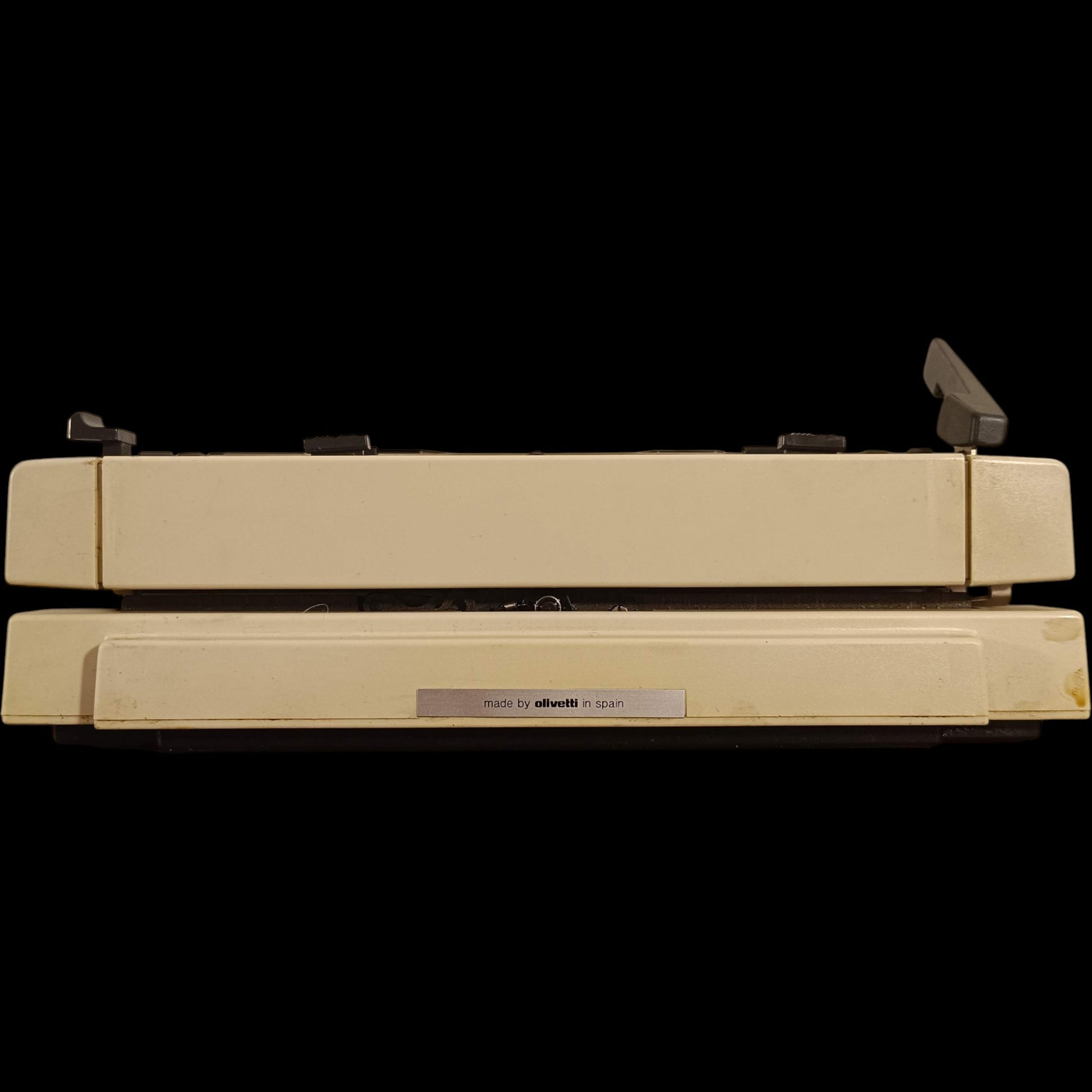 Image of Olivetti Lettera 41 Typewriter.
Available from universaltypewritercompany.in