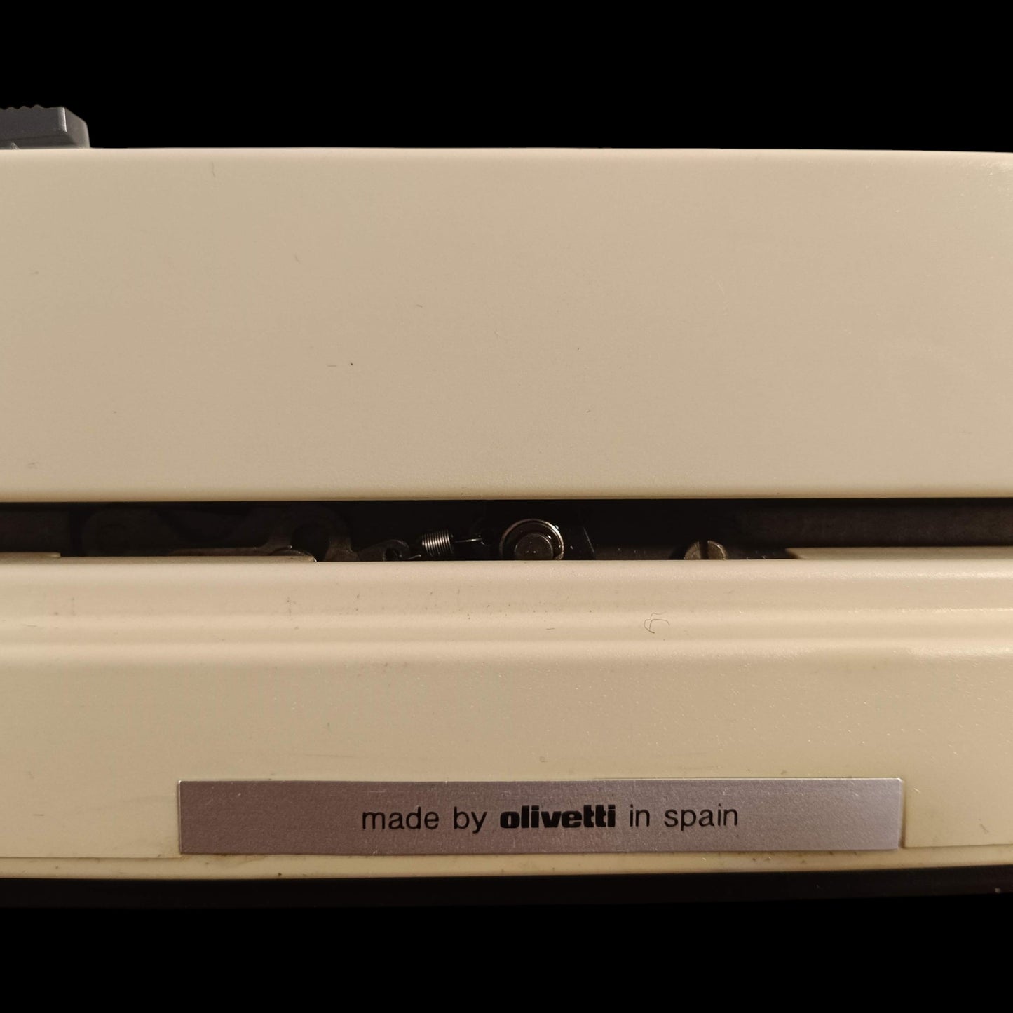 Image of Olivetti Lettera 41 Typewriter.
Available from universaltypewritercompany.in