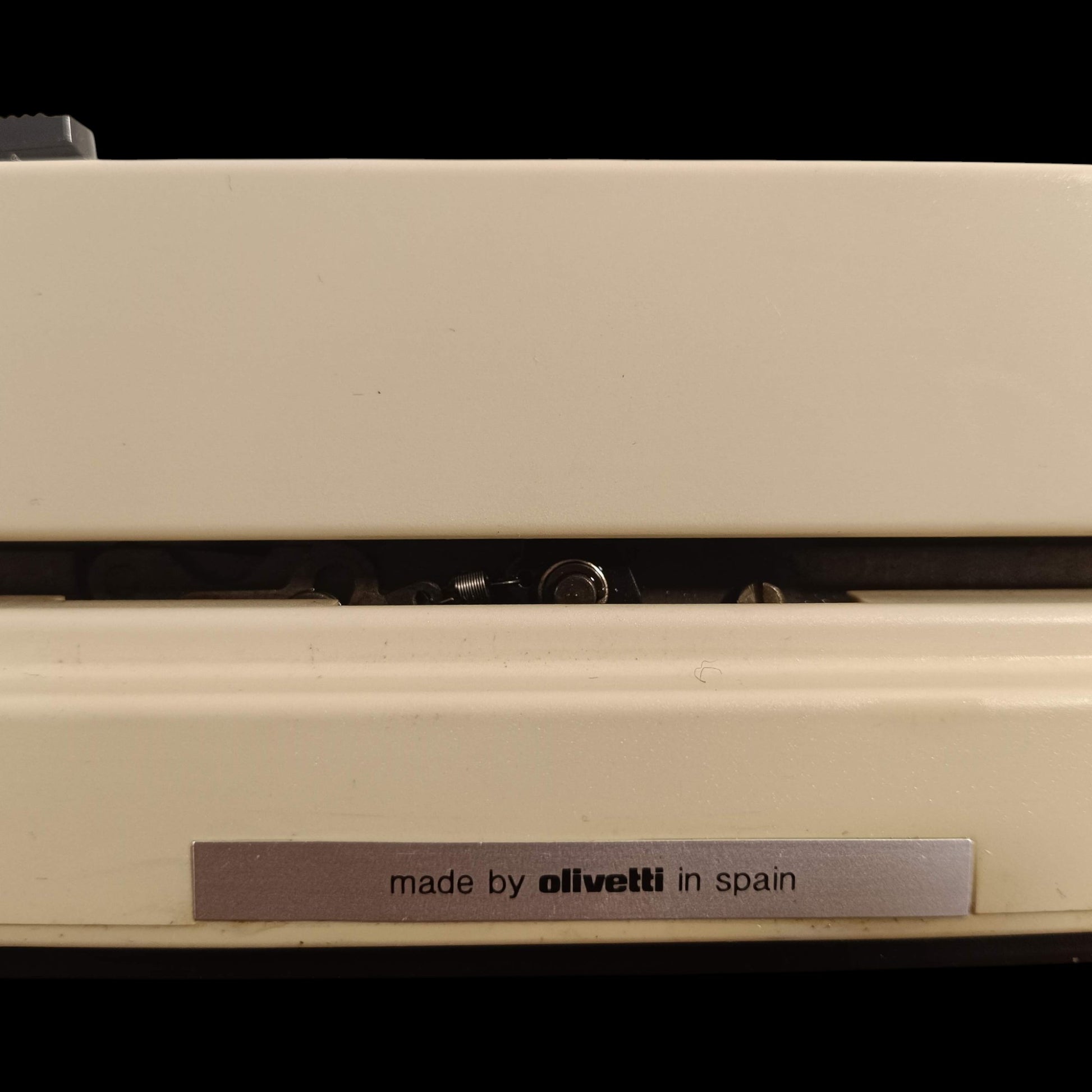 Image of Olivetti Lettera 41 Typewriter.
Available from universaltypewritercompany.in