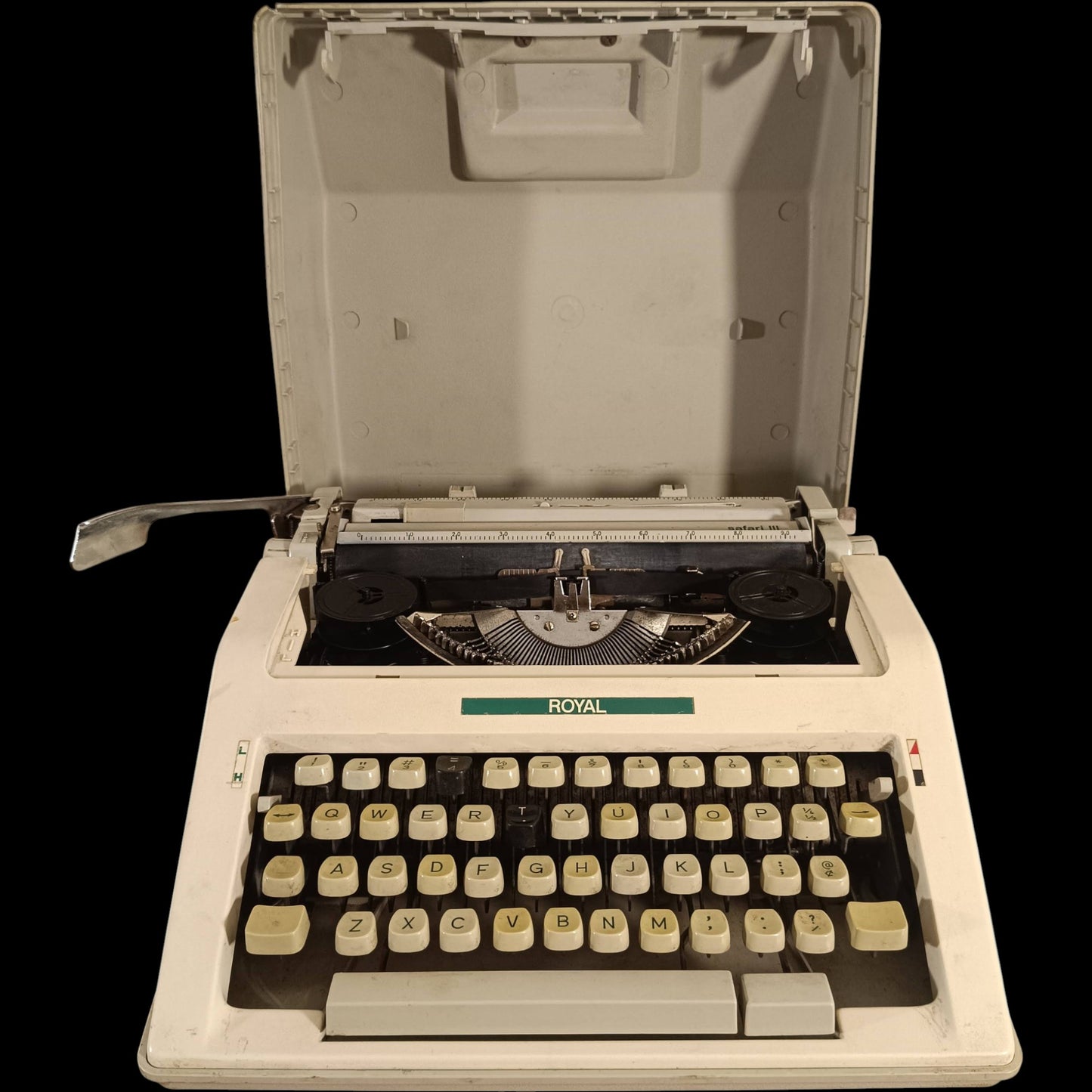 Image of Royal Safari III Typewriter.
Available from universaltypewritercompany.in