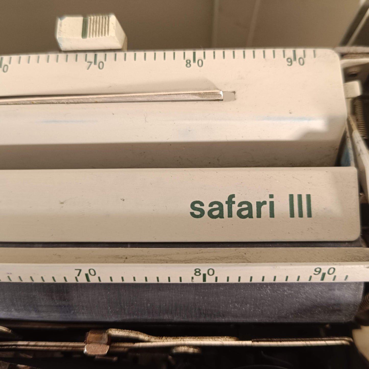 Image of Royal Safari III Typewriter.
Available from universaltypewritercompany.in