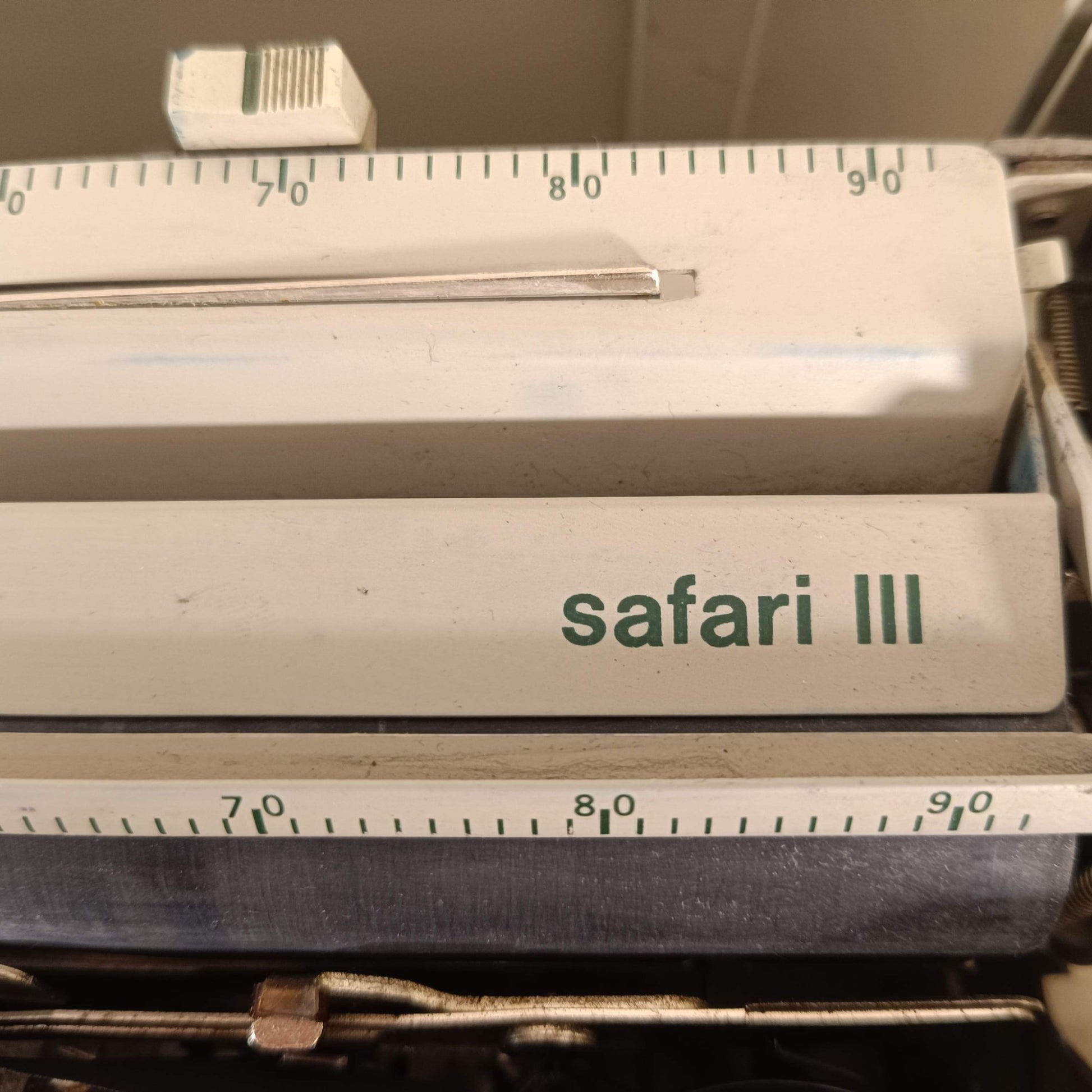 Image of Royal Safari III Typewriter.
Available from universaltypewritercompany.in
