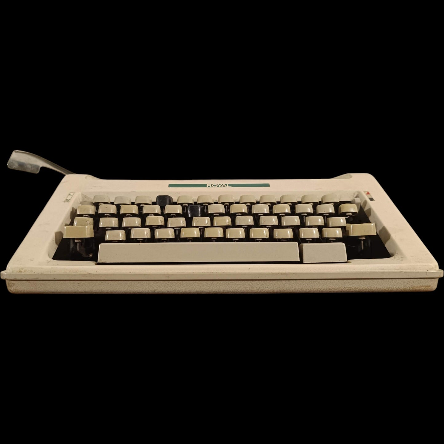Image of Royal Safari III Typewriter.
Available from universaltypewritercompany.in