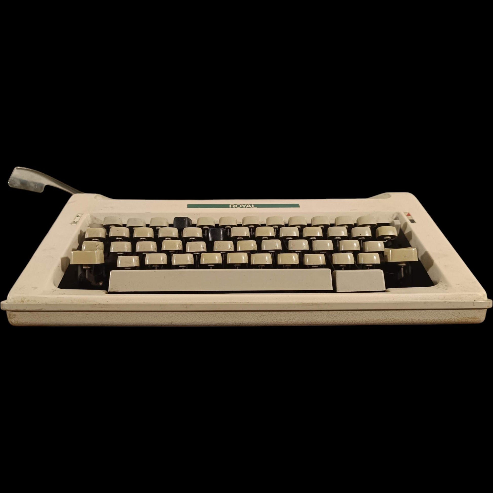 Image of Royal Safari III Typewriter.
Available from universaltypewritercompany.in