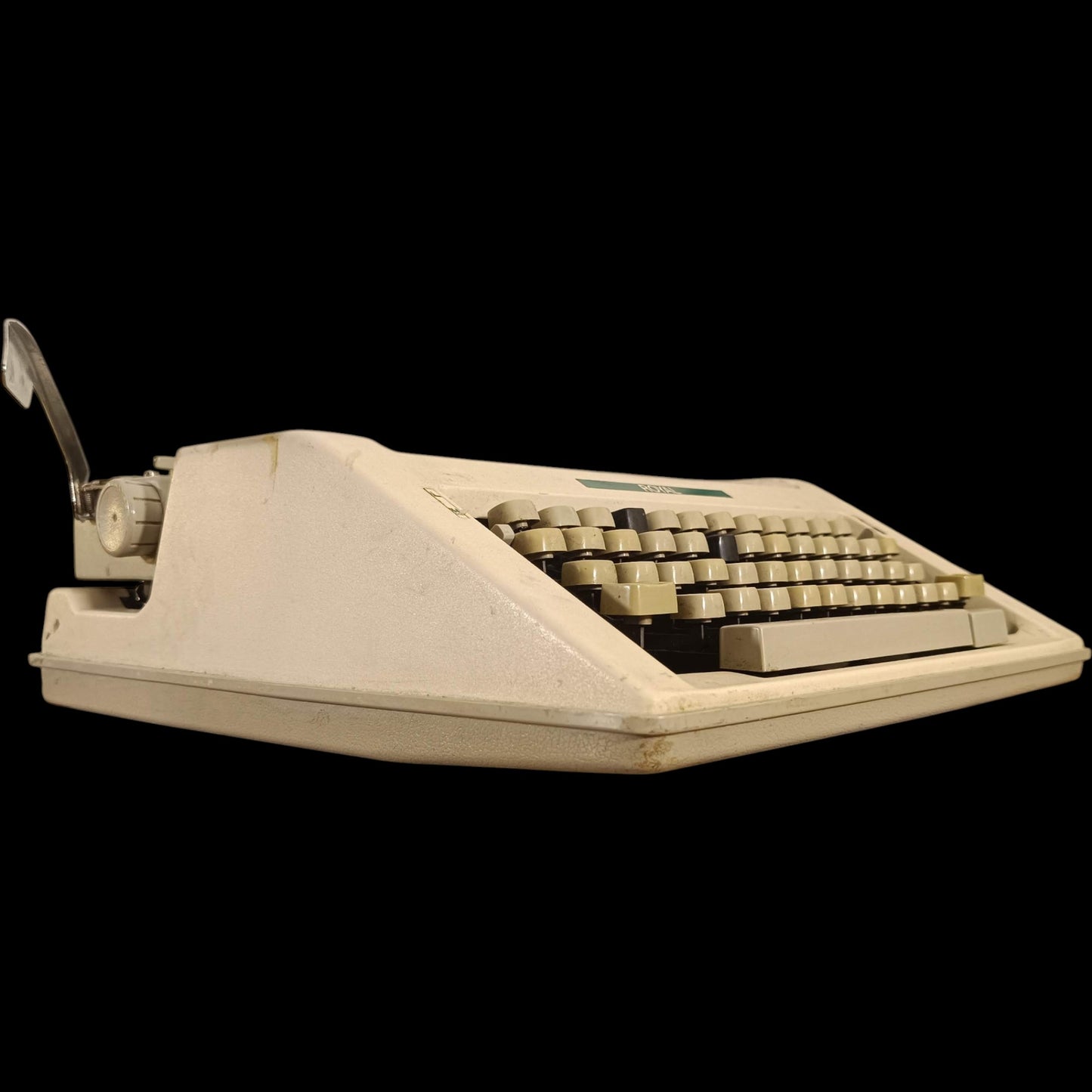 Image of Royal Safari III Typewriter.
Available from universaltypewritercompany.in