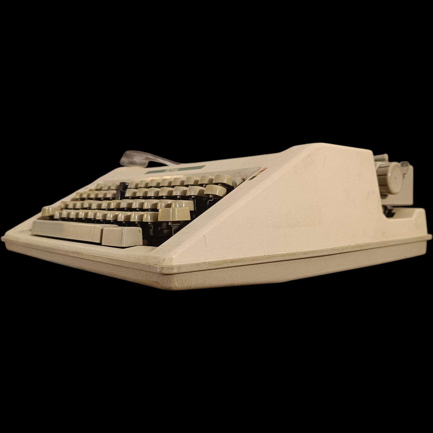 Image of Royal Safari III Typewriter.
Available from universaltypewritercompany.in