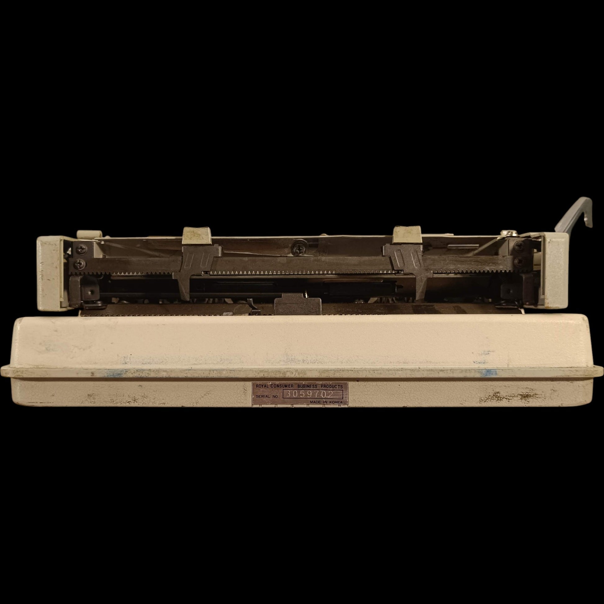 Image of Royal Safari III Typewriter.
Available from universaltypewritercompany.in