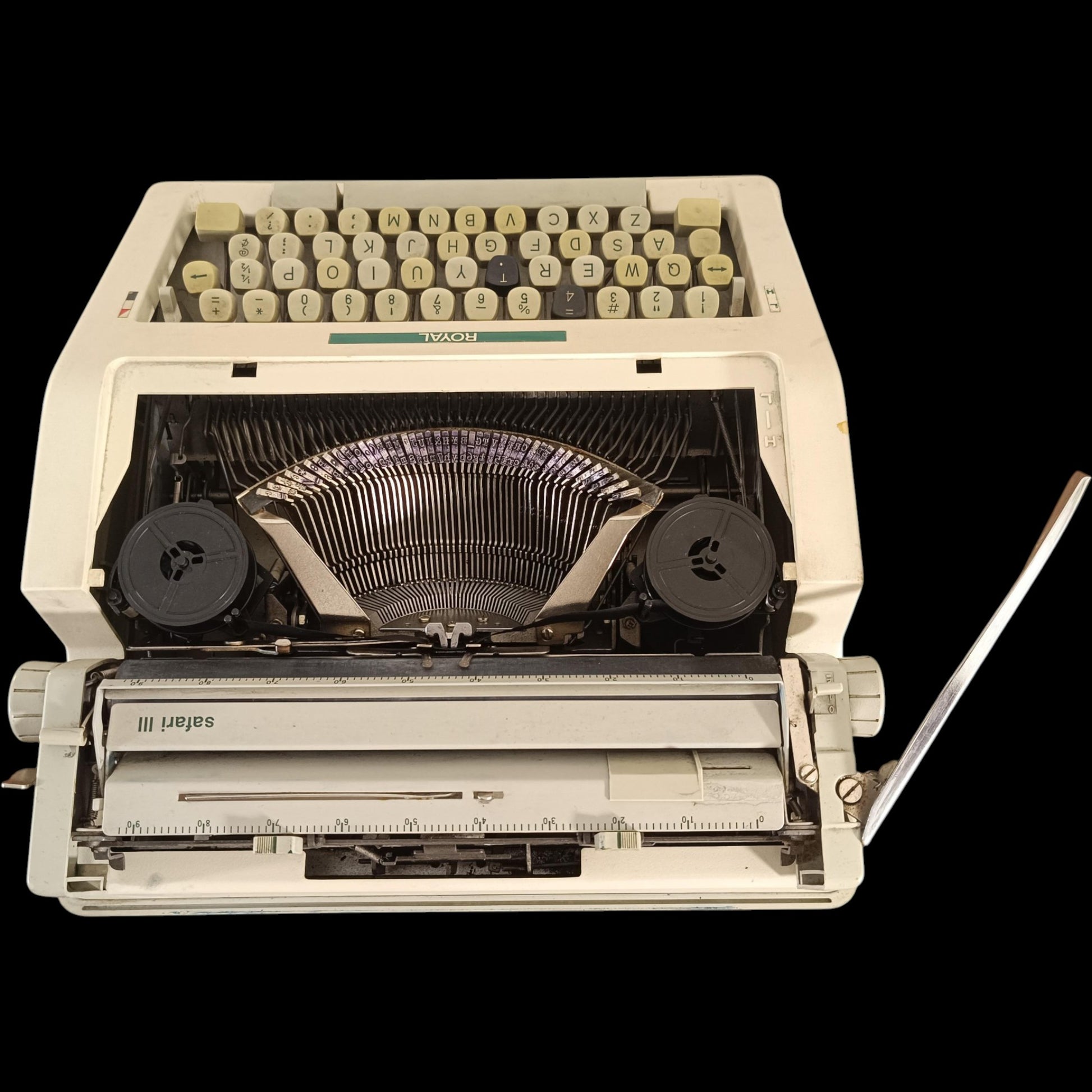 Image of Royal Safari III Typewriter.
Available from universaltypewritercompany.in