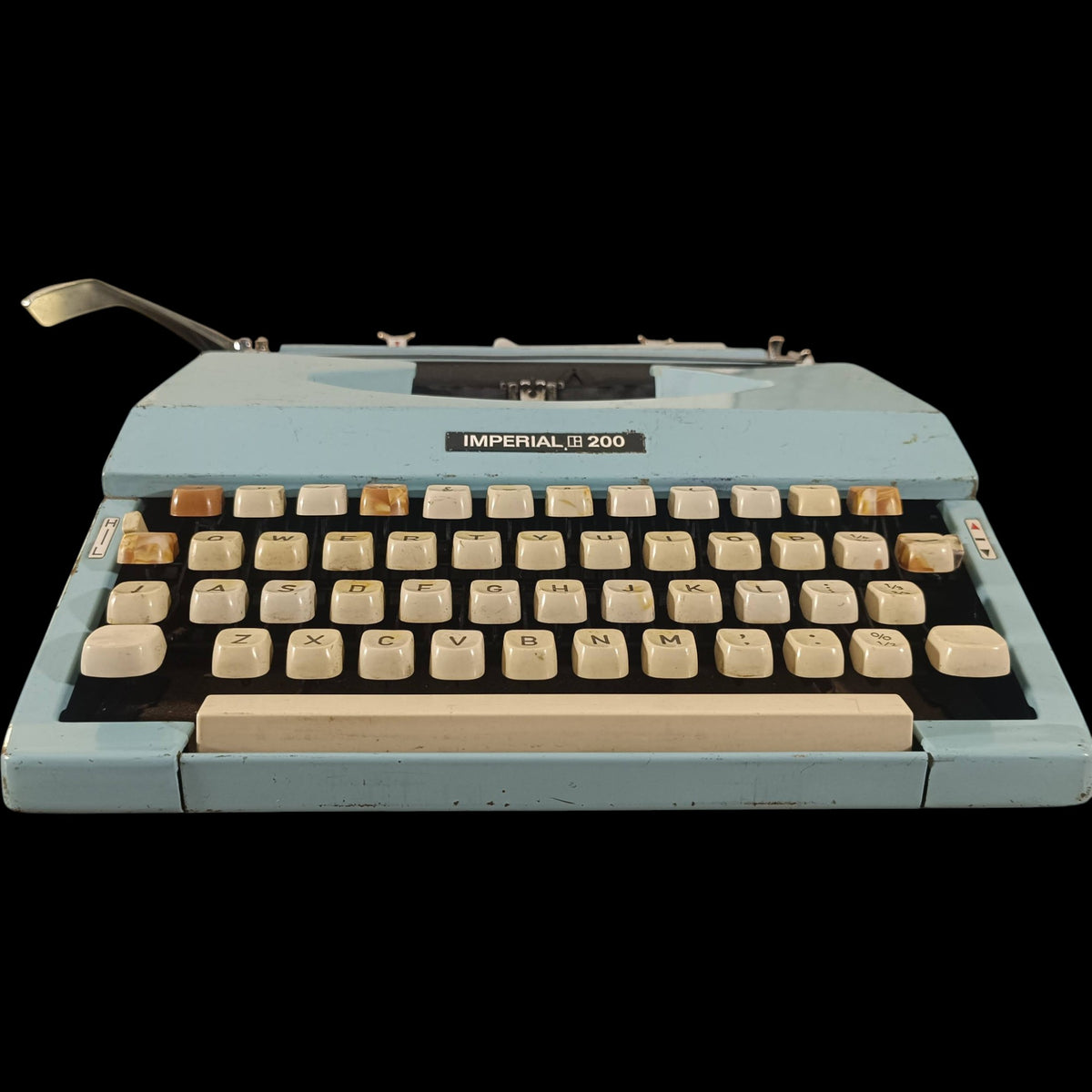 Image of Imperial 200 Typewriter.
Available from universaltypewritercompany.in