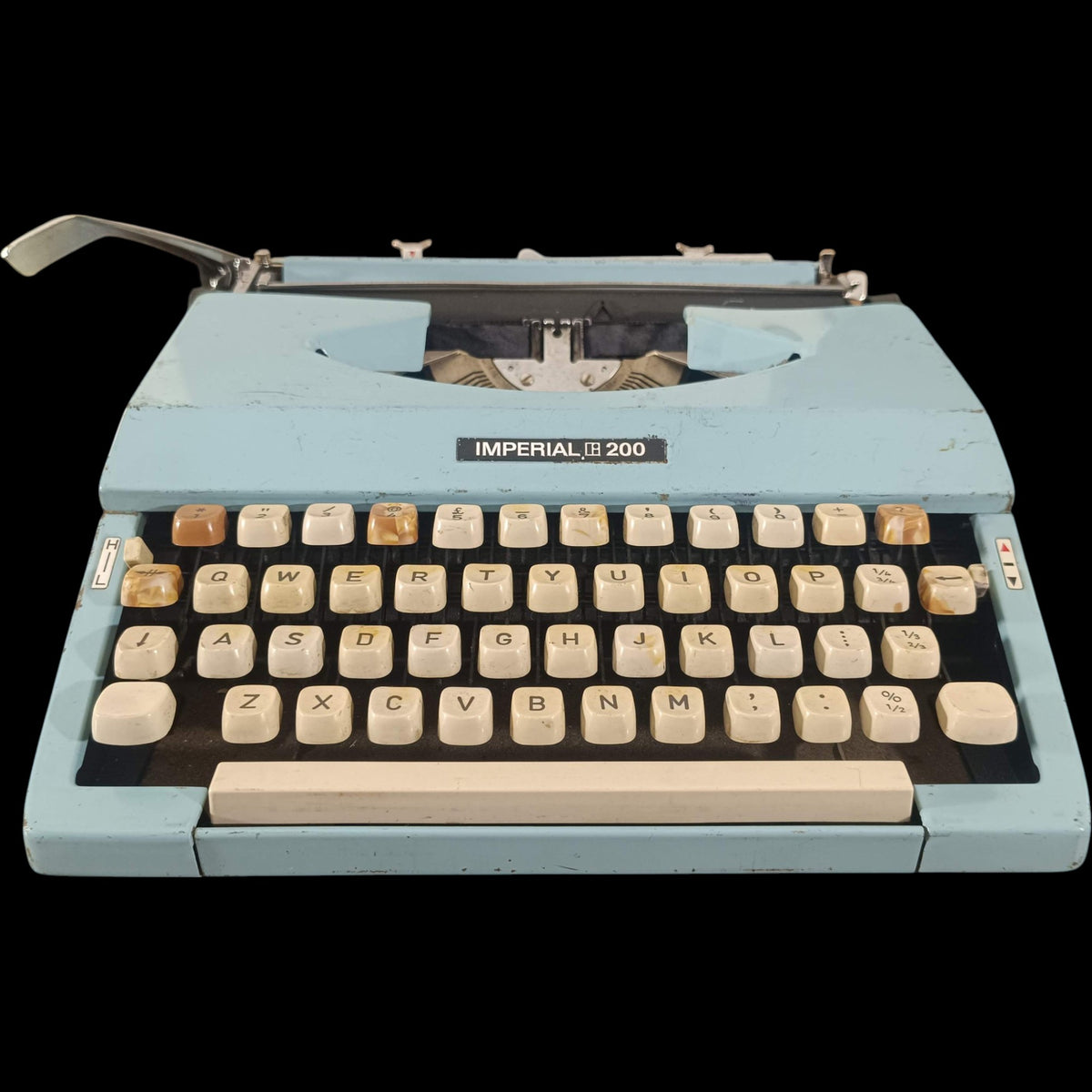 Image of Imperial 200 Typewriter.
Available from universaltypewritercompany.in