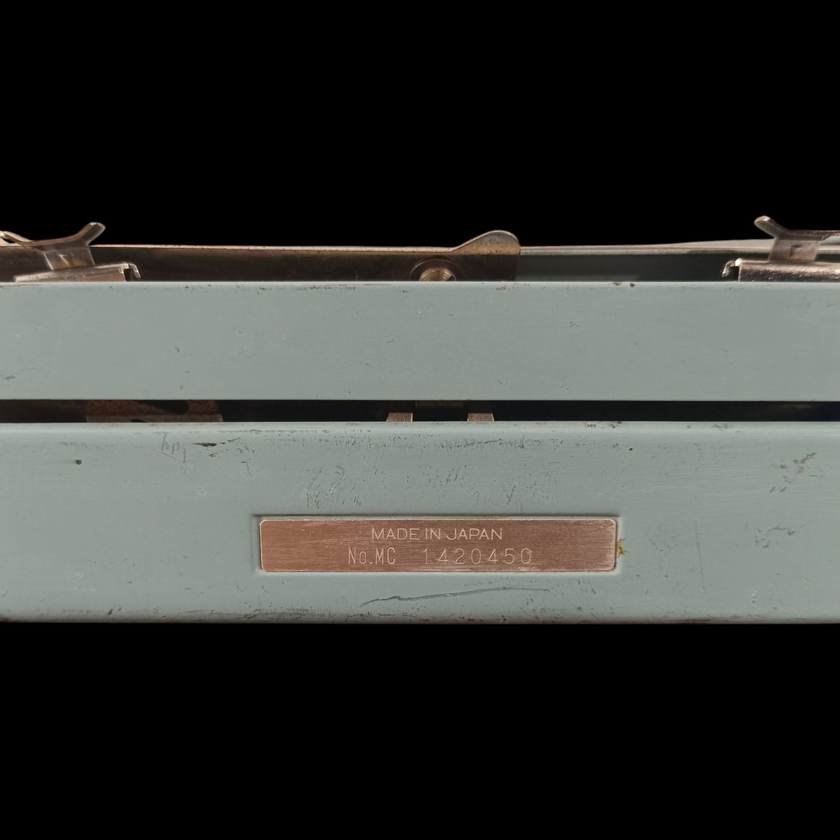 Image of Imperial 200 Typewriter.
Available from universaltypewritercompany.in