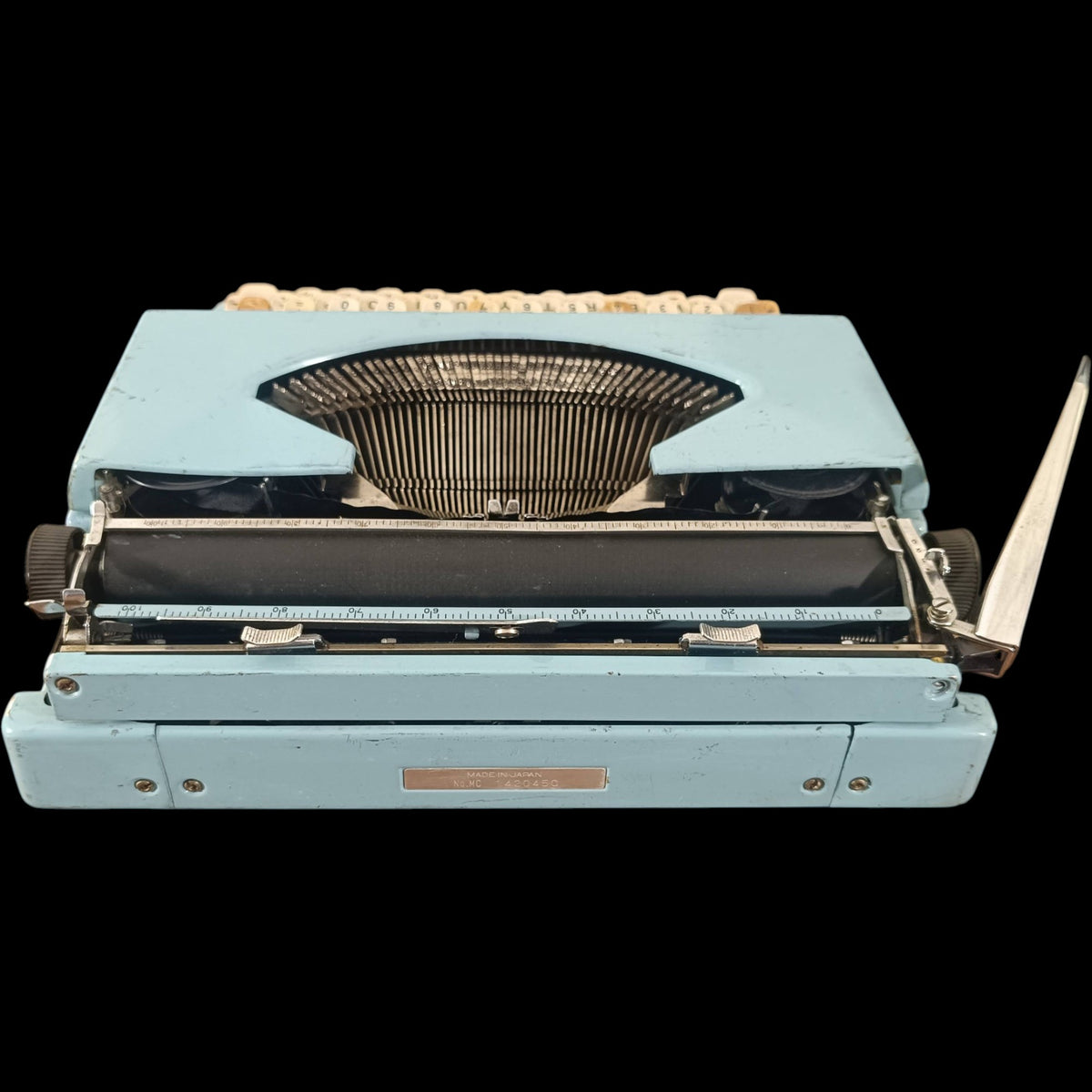 Image of Imperial 200 Typewriter.
Available from universaltypewritercompany.in