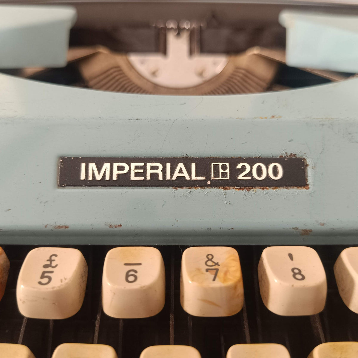 Image of Imperial 200 Typewriter.
Available from universaltypewritercompany.in