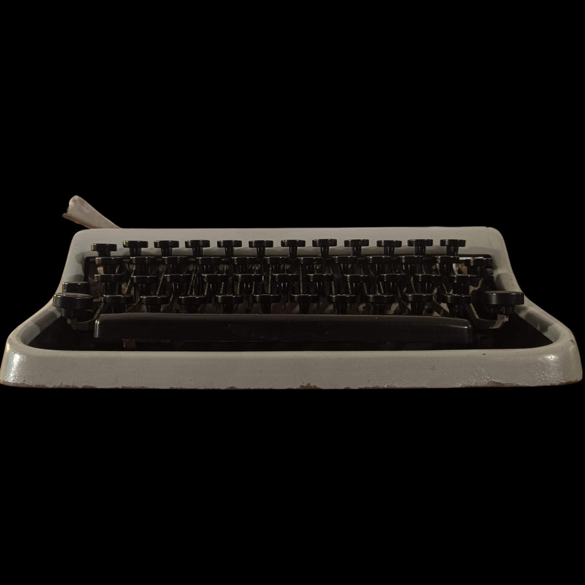 Image of Olivetti Lettera 22 Typewriter.
Available from universaltypewritercompany.in
