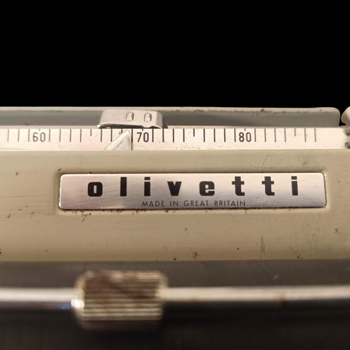 Image of Olivetti Lettera 22 Typewriter.
Available from universaltypewritercompany.in