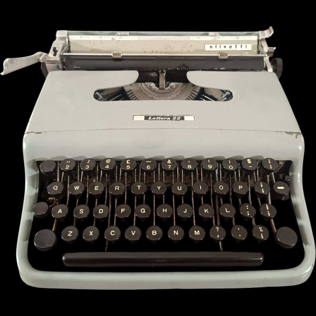 Image of Olivetti Lettera 22 Typewriter.
Available from universaltypewritercompany.in