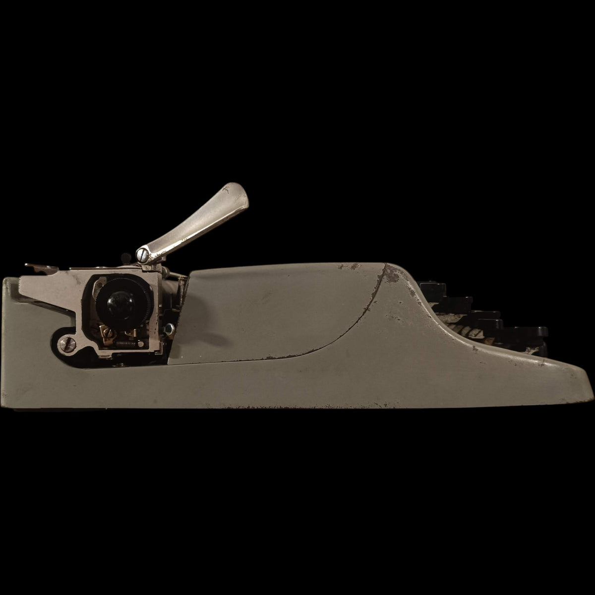 Image of Olivetti Lettera 22 Typewriter.
Available from universaltypewritercompany.in