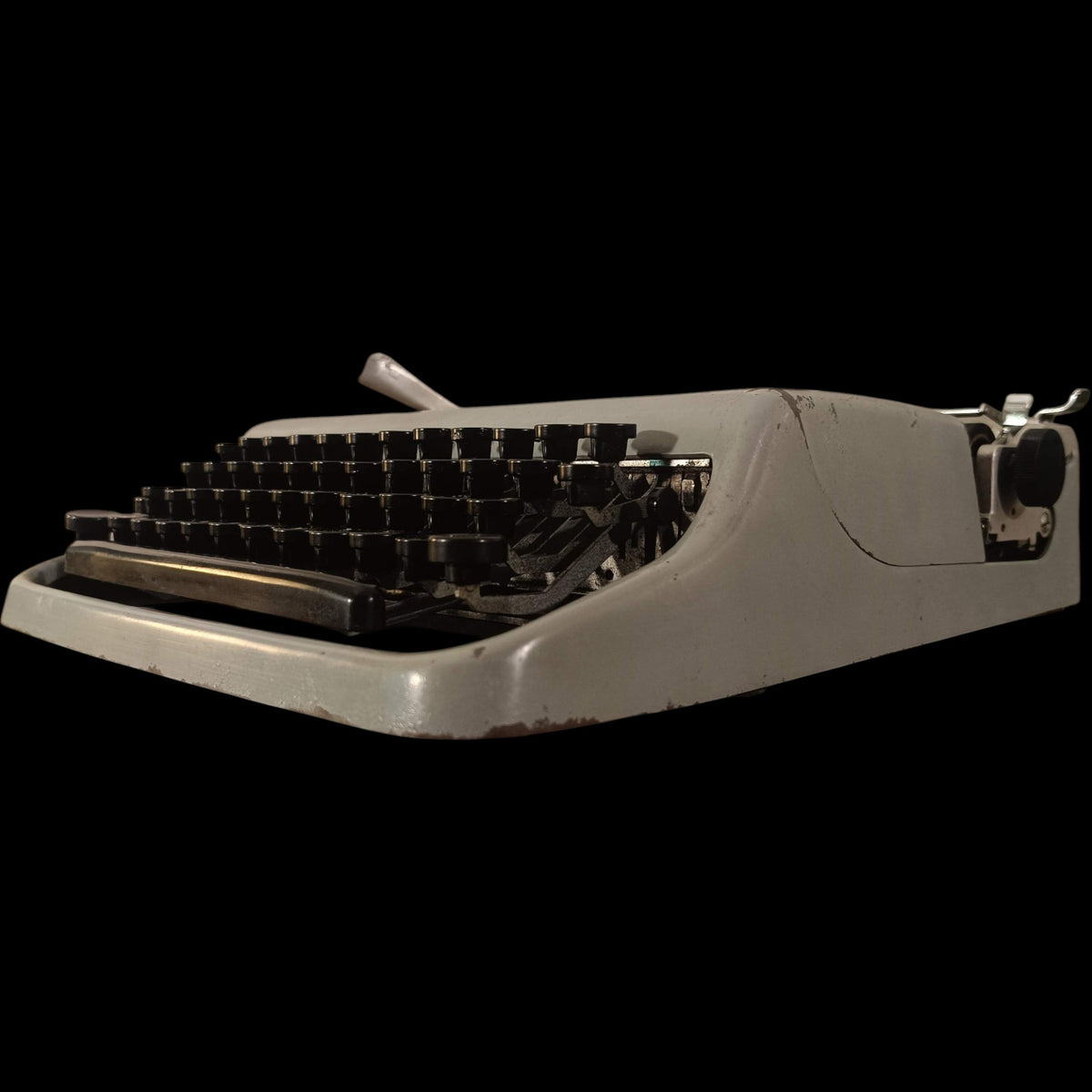 Image of Olivetti Lettera 22 Typewriter.
Available from universaltypewritercompany.in