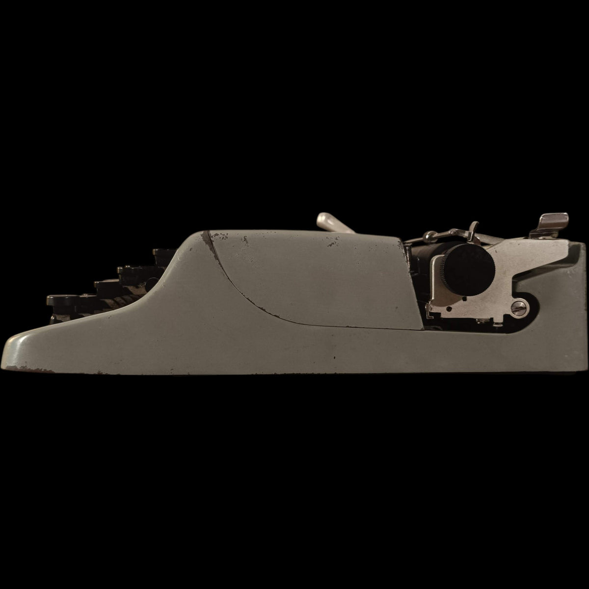 Image of Olivetti Lettera 22 Typewriter.
Available from universaltypewritercompany.in