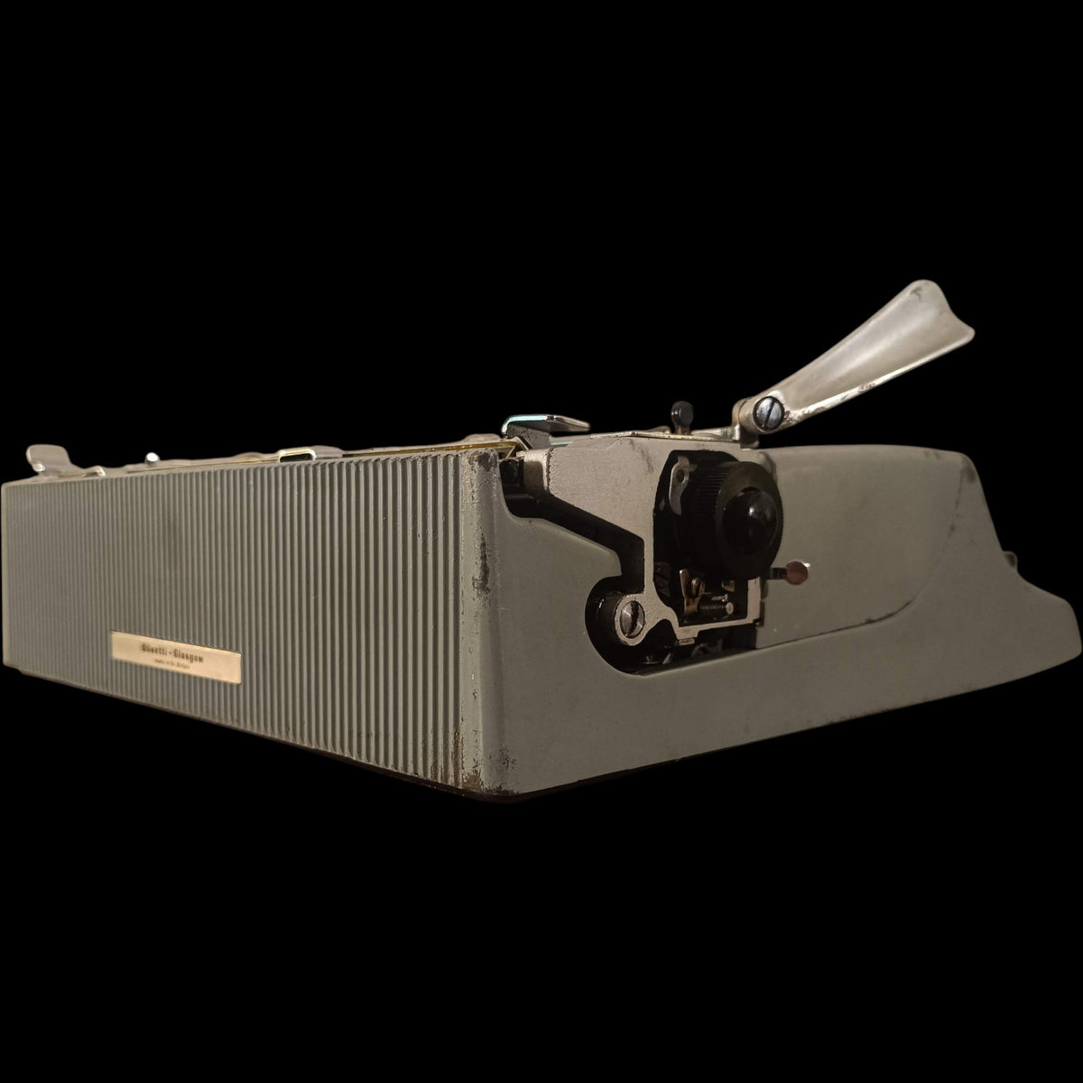 Image of Olivetti Lettera 22 Typewriter.
Available from universaltypewritercompany.in