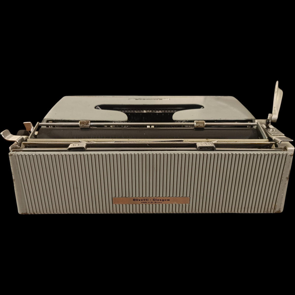Image of Olivetti Lettera 22 Typewriter.
Available from universaltypewritercompany.in