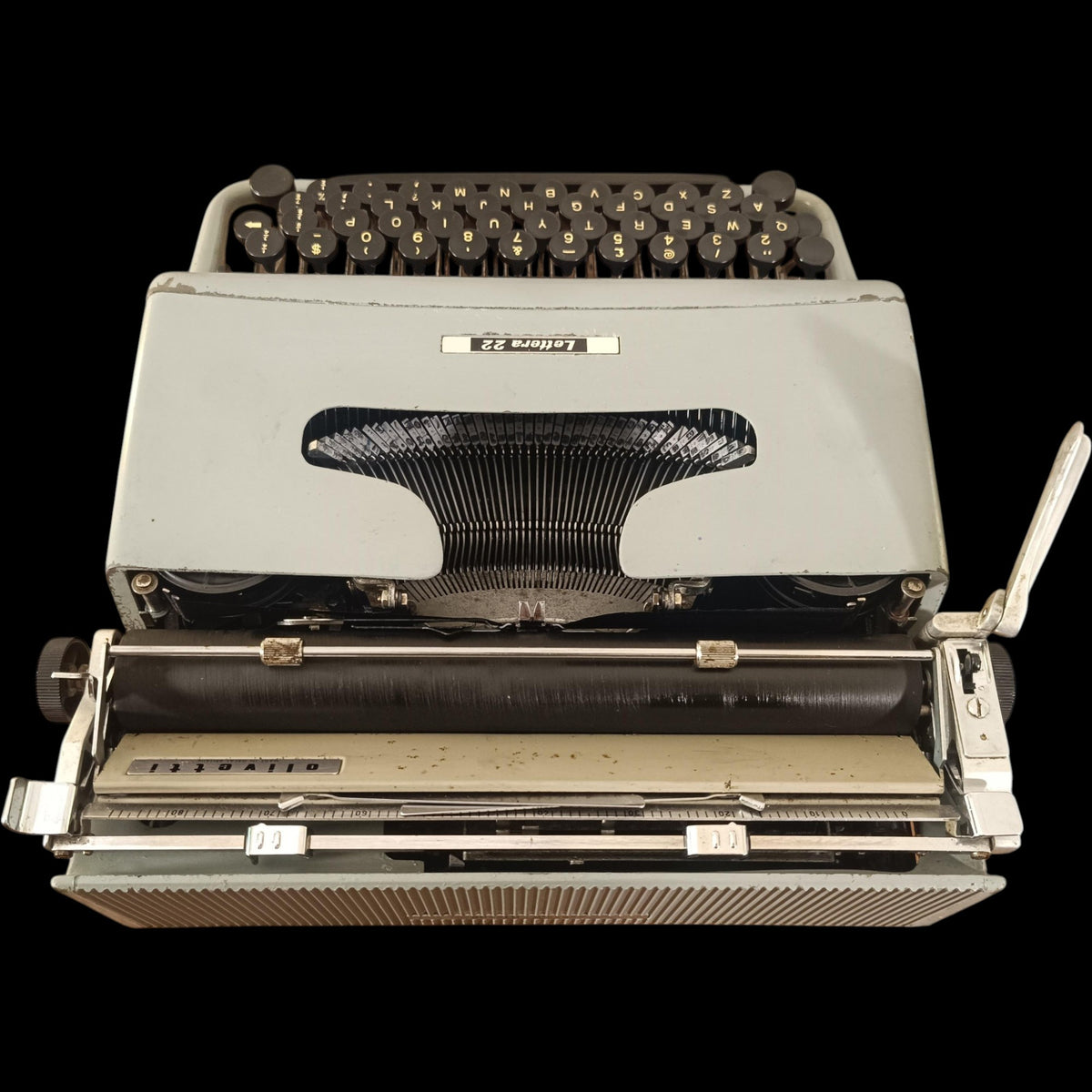 Image of Olivetti Lettera 22 Typewriter.
Available from universaltypewritercompany.in